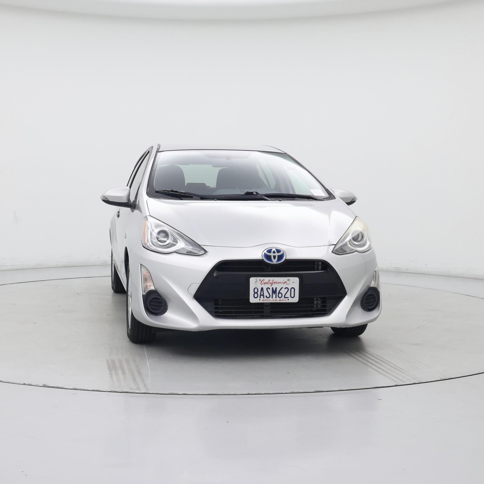 Thumbnail: 2015 Toyota Prius c - 5