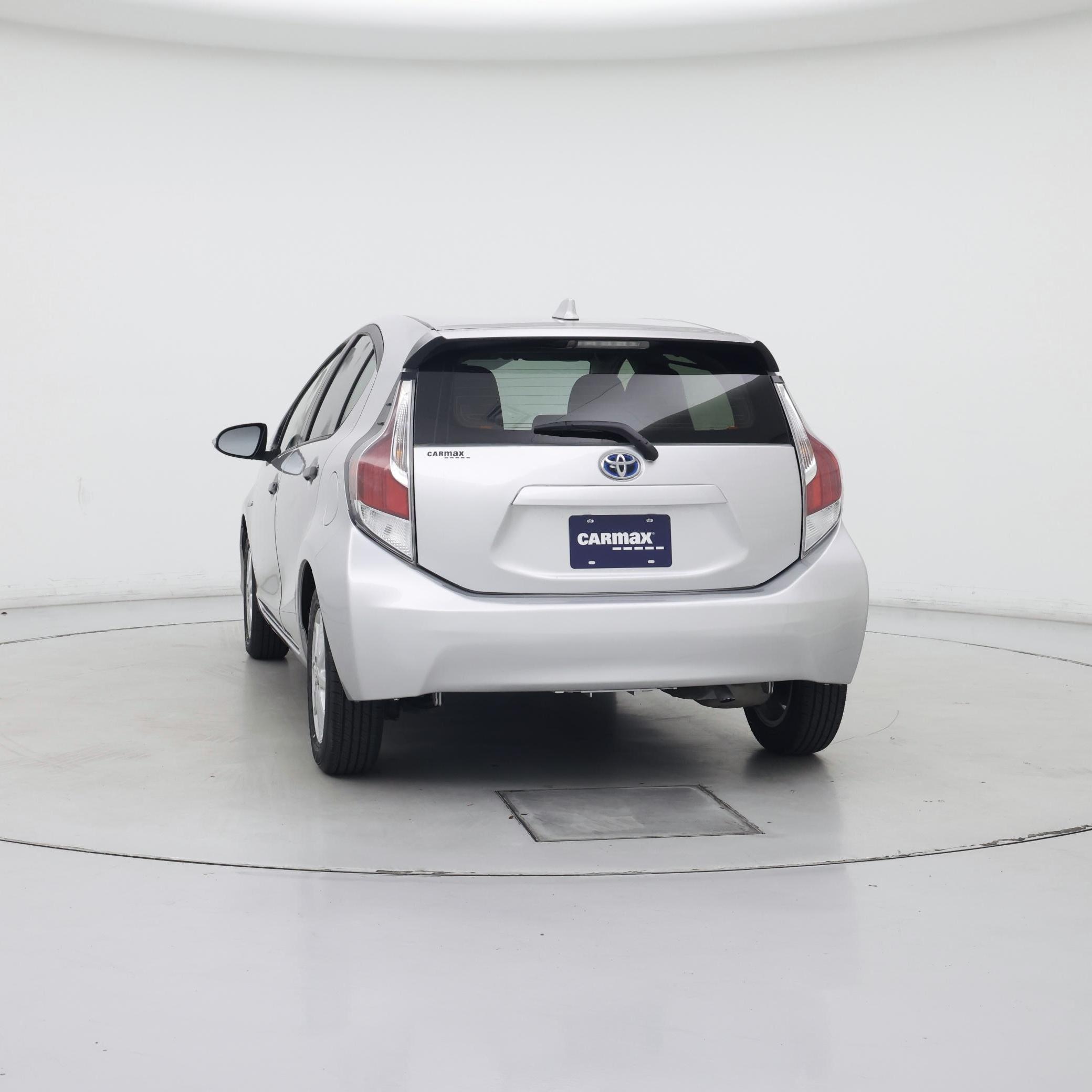 Thumbnail: 2015 Toyota Prius c - 6