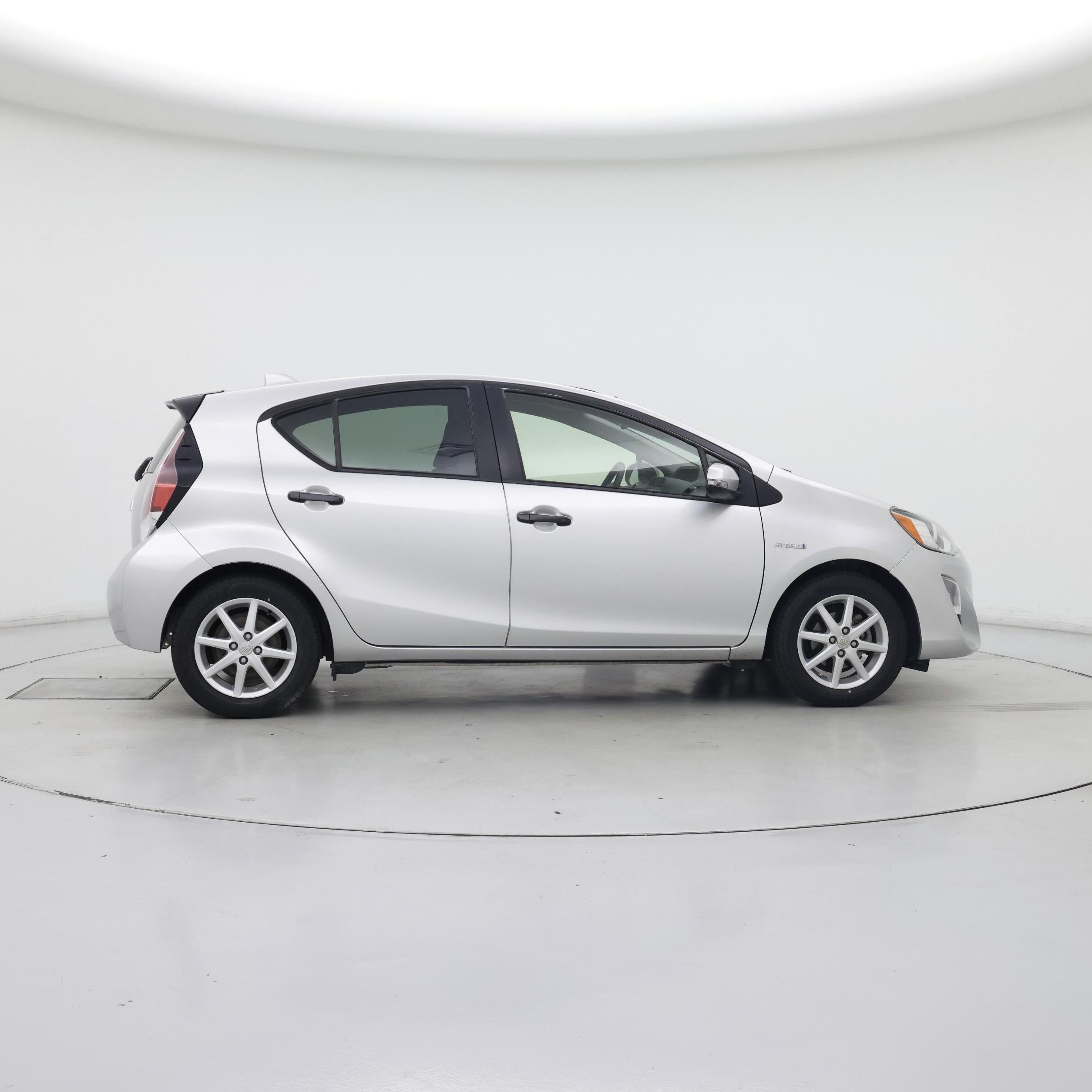 Thumbnail: 2015 Toyota Prius c - 7