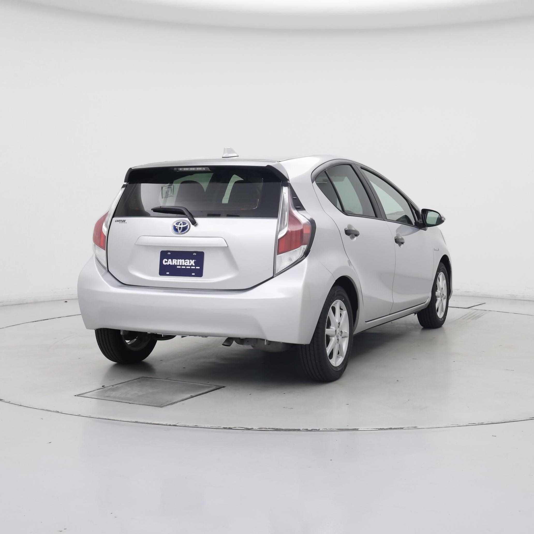 Thumbnail: 2015 Toyota Prius c - 8