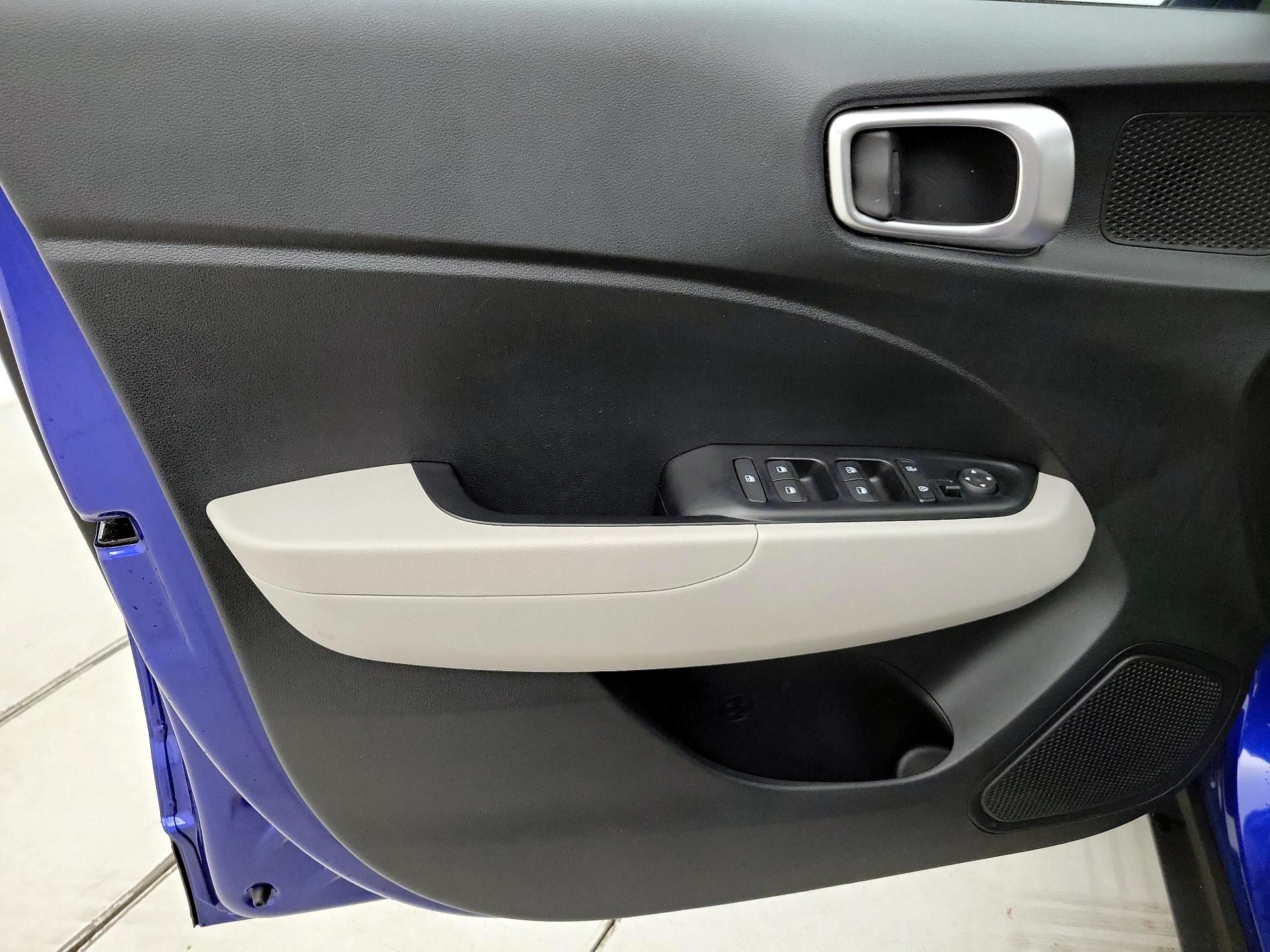 Thumbnail: 2023 Hyundai Venue - 12