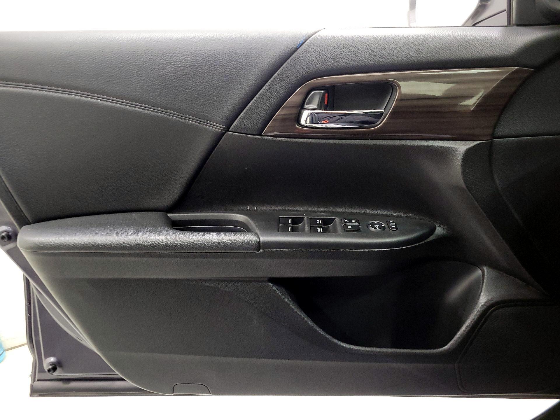 Thumbnail: 2017 Honda Accord - 12