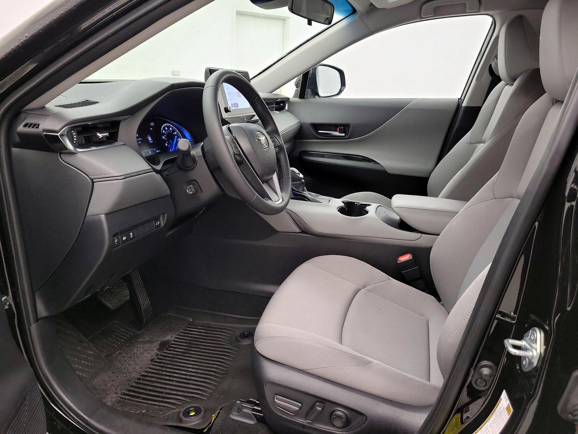 Thumbnail: 2024 Toyota Venza - 11