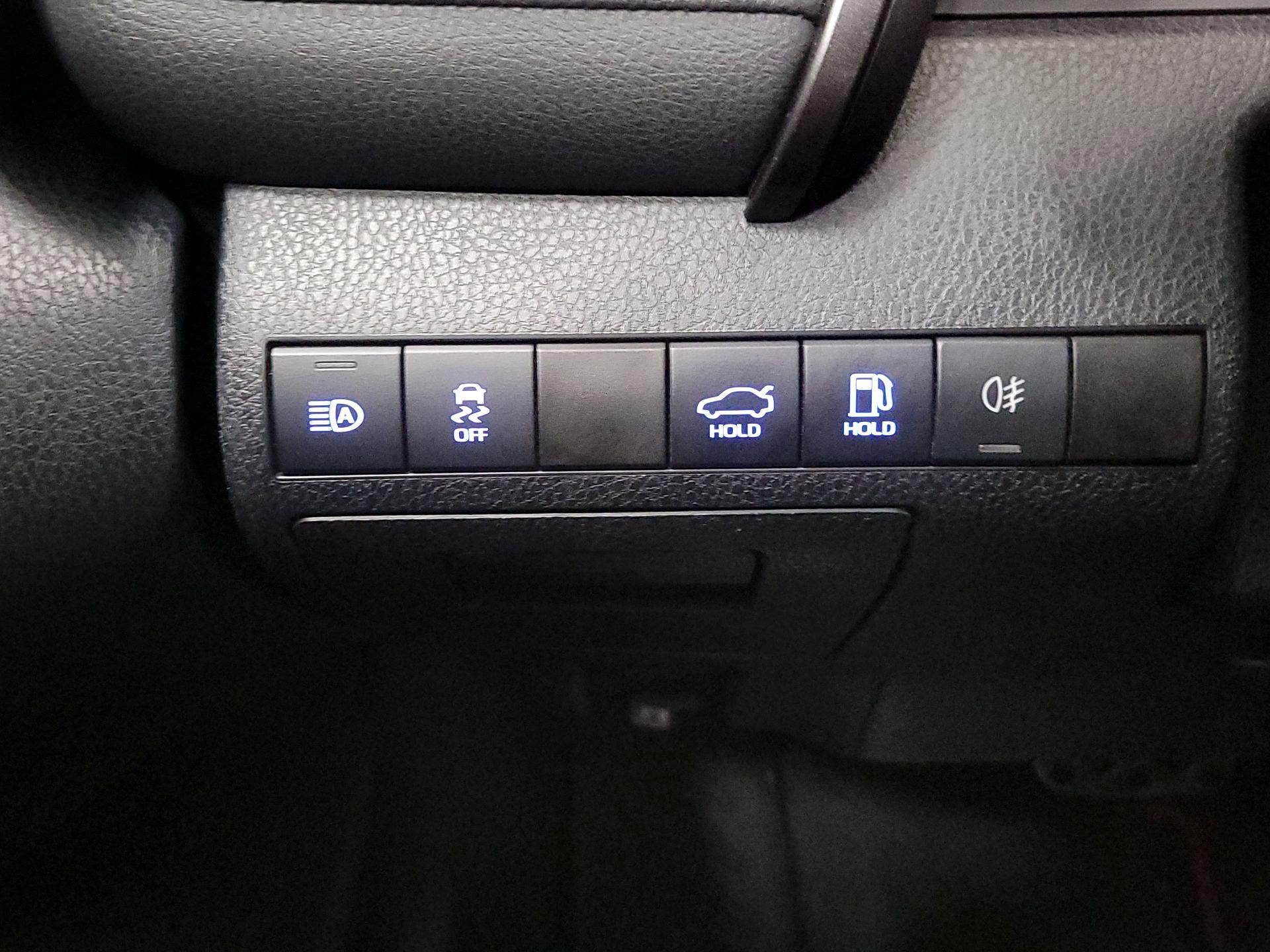 Thumbnail: 2021 Toyota Camry - 13