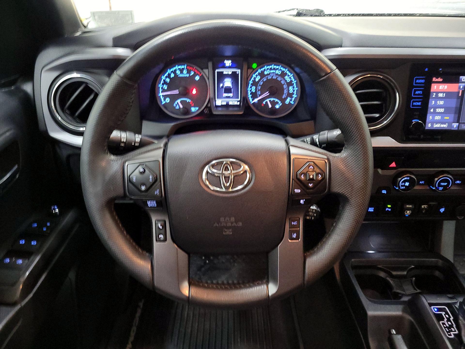 Thumbnail: 2018 Toyota Tacoma - 10