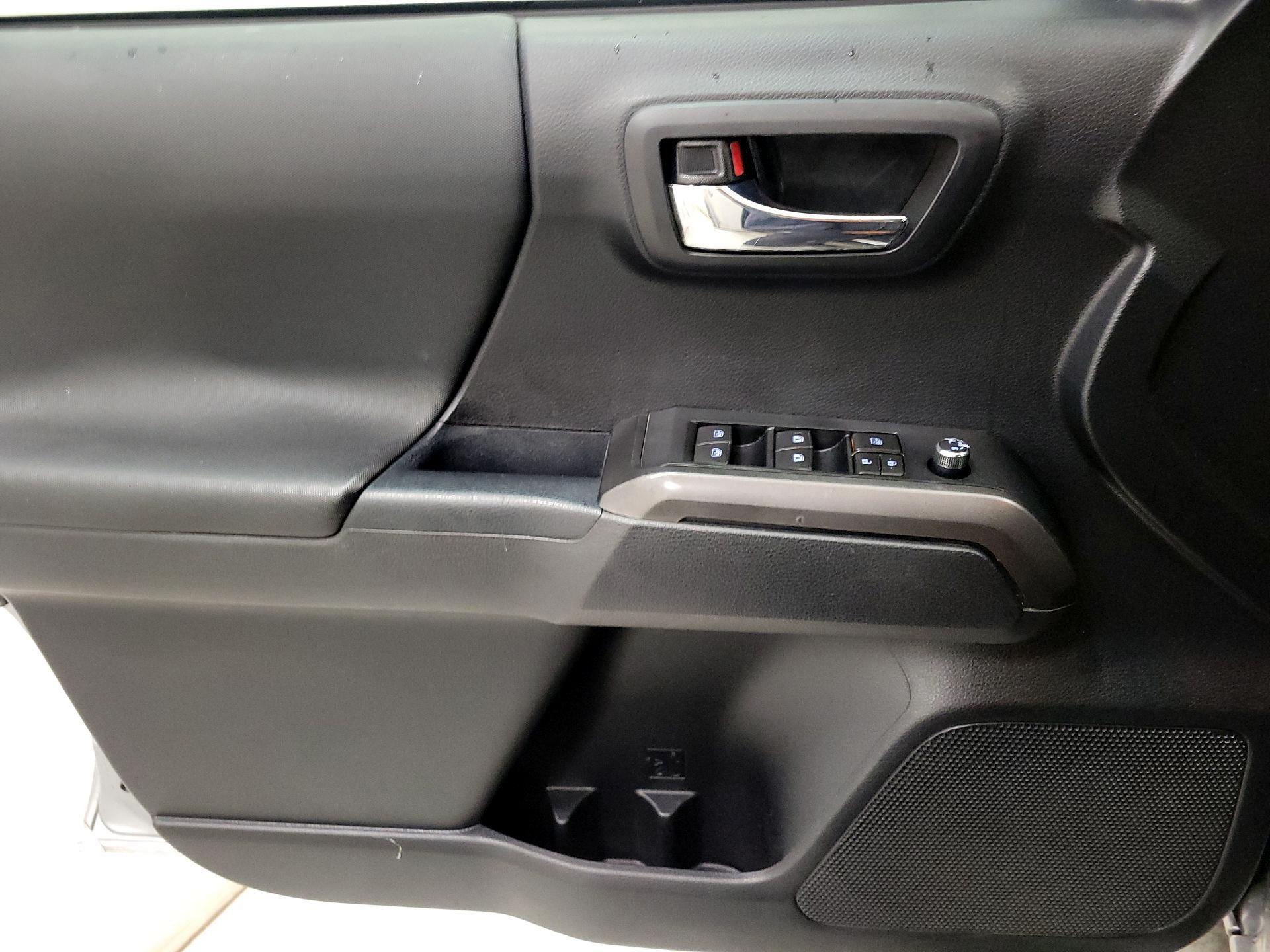 Thumbnail: 2018 Toyota Tacoma - 12