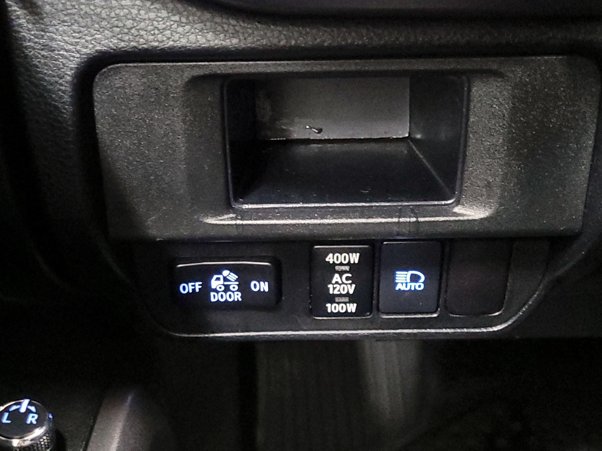 Thumbnail: 2018 Toyota Tacoma - 13