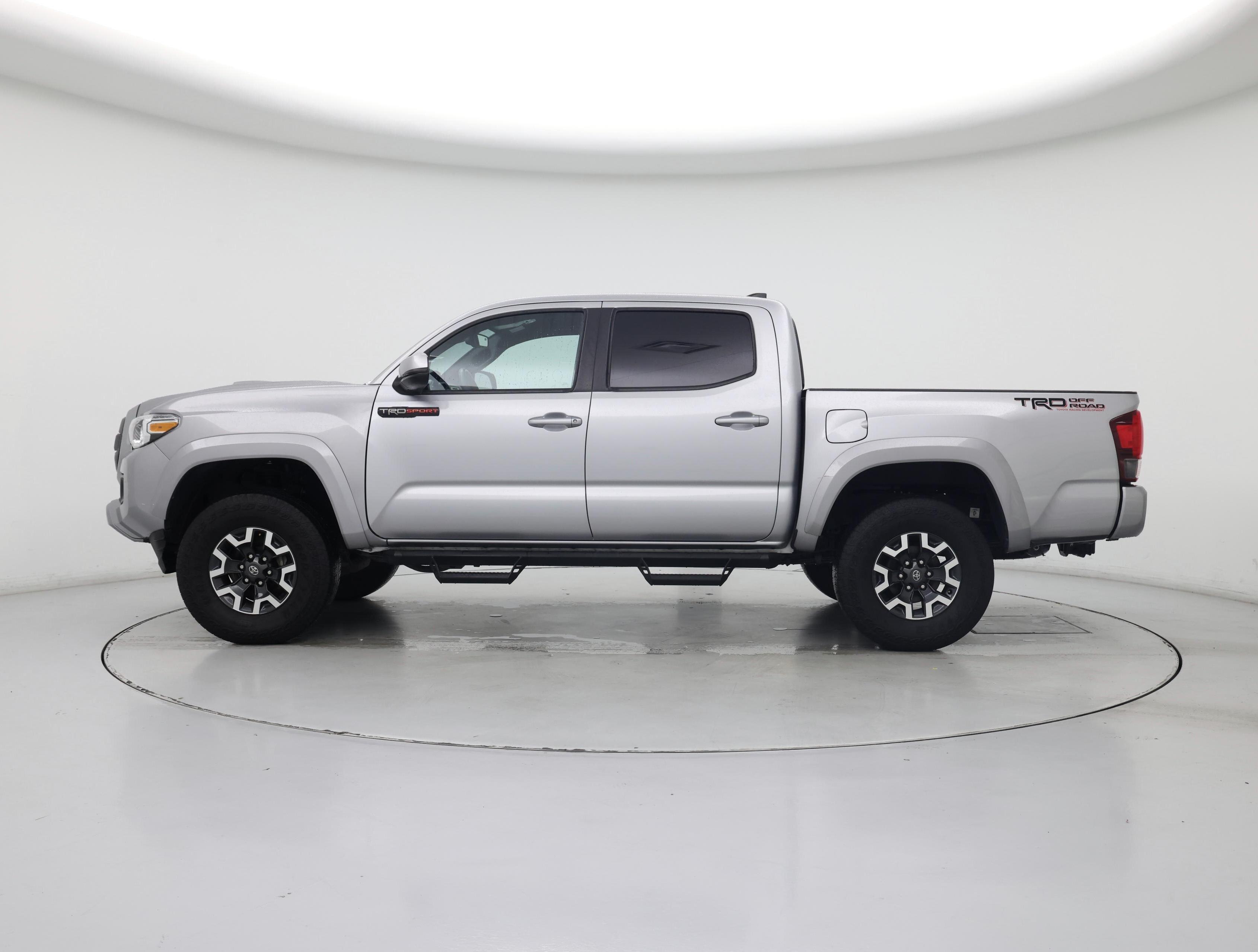 Thumbnail: 2018 Toyota Tacoma - 3