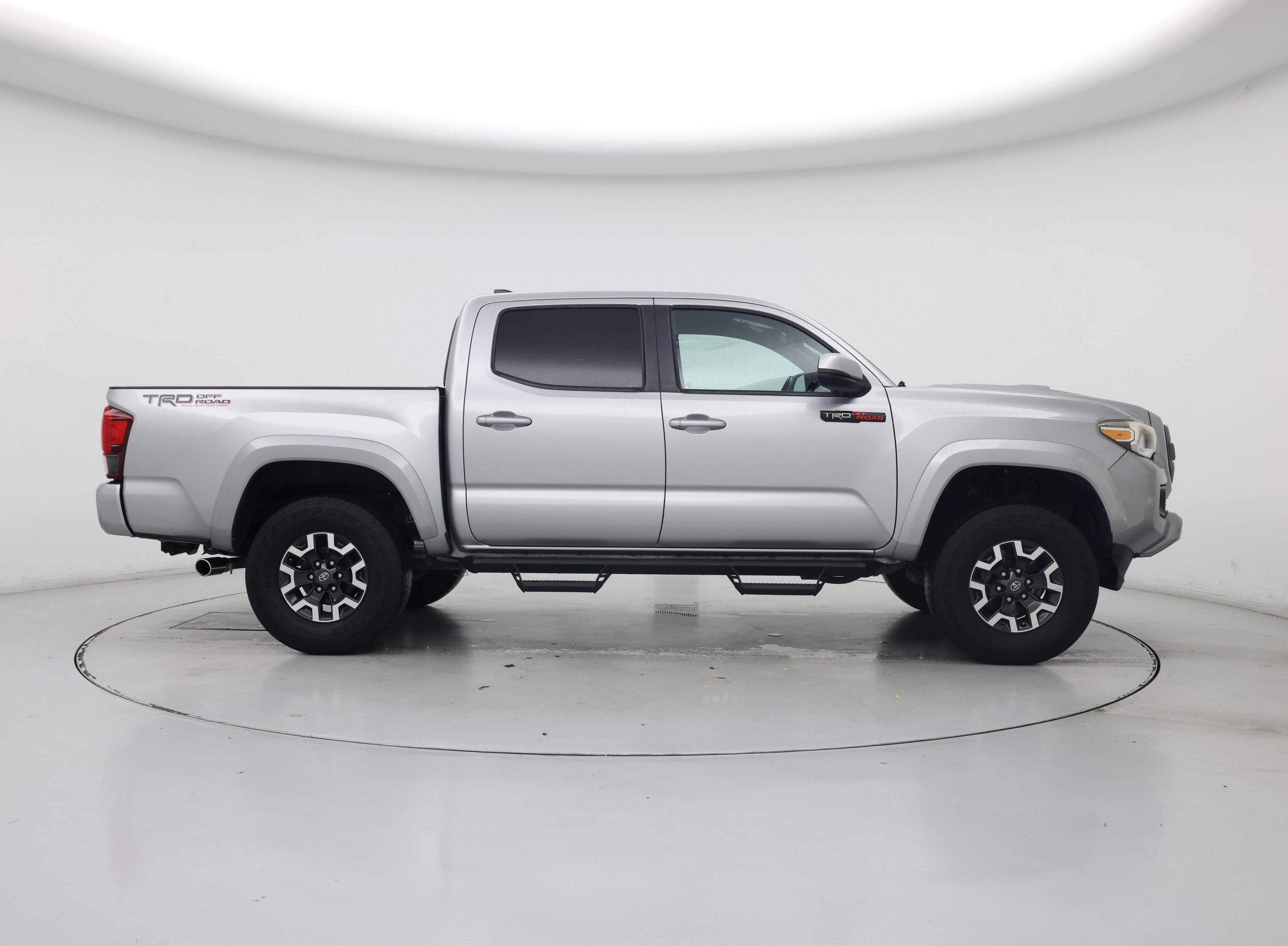 Thumbnail: 2018 Toyota Tacoma - 7