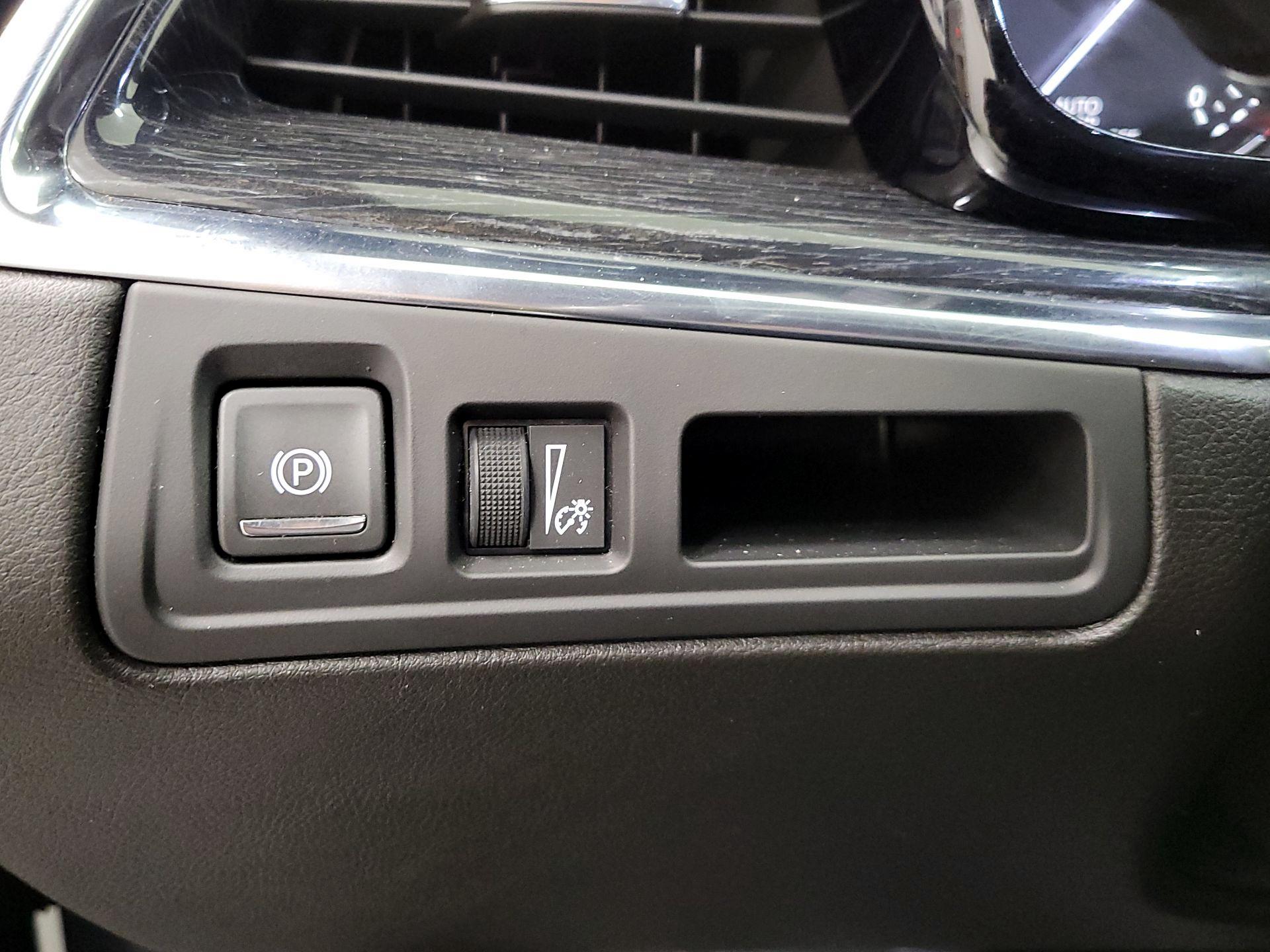 Thumbnail: 2020 Cadillac XT5 - 13