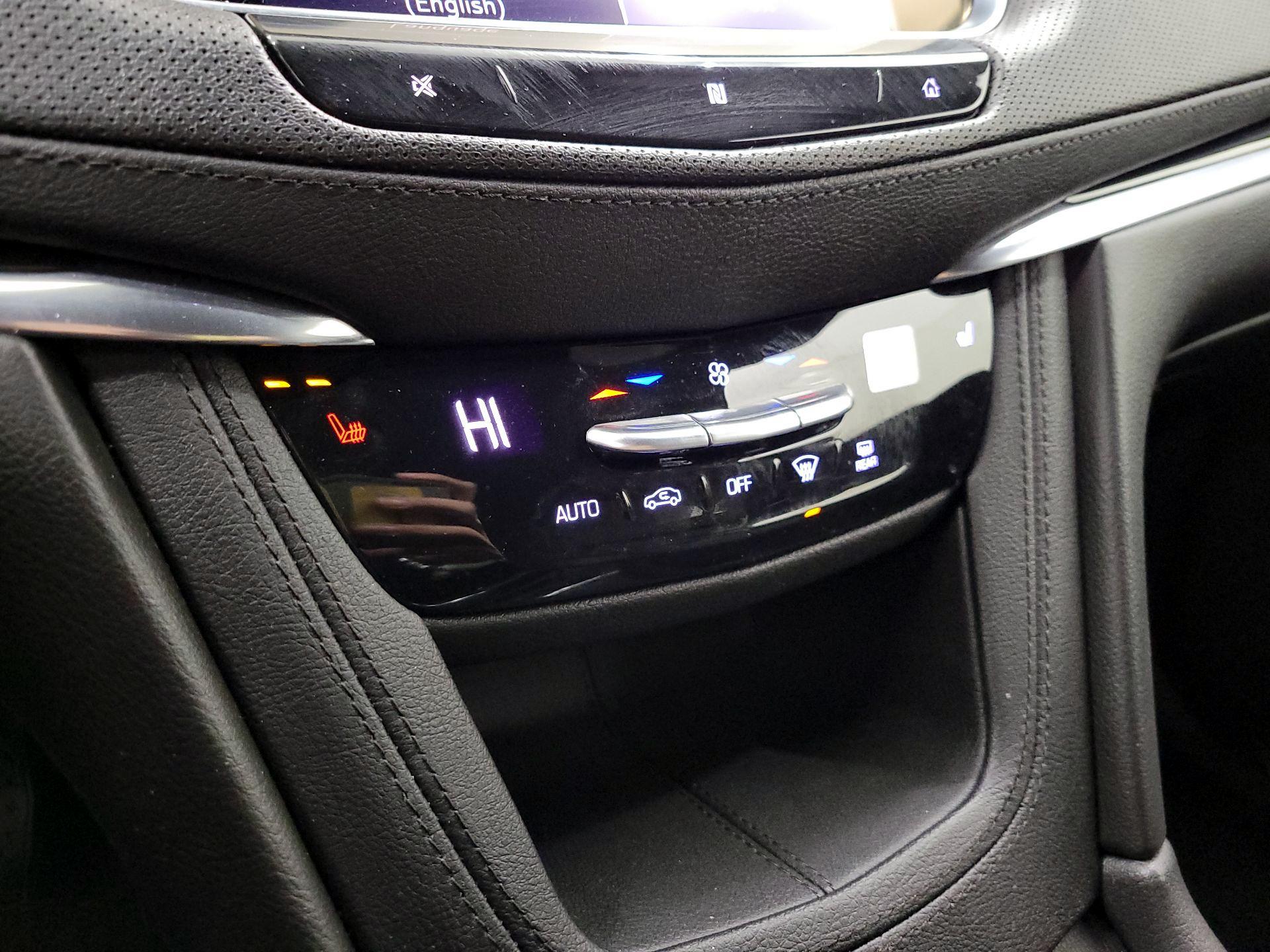 Thumbnail: 2020 Cadillac XT5 - 17