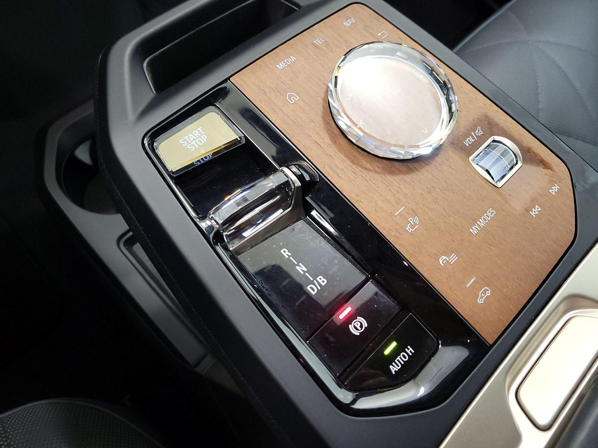 Thumbnail: 2023 BMW iX - 17