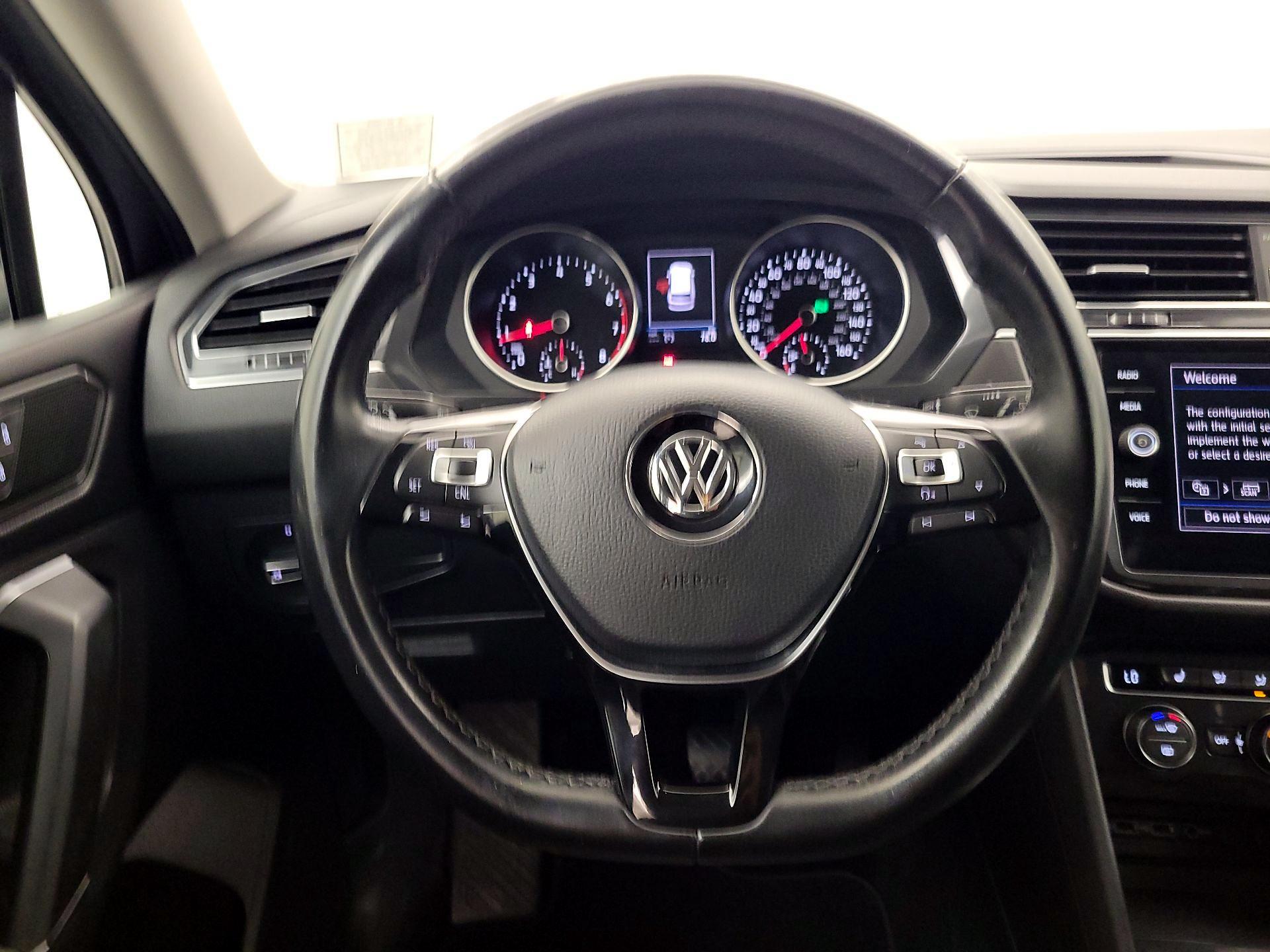 Thumbnail: 2018 Volkswagen Tiguan - 10