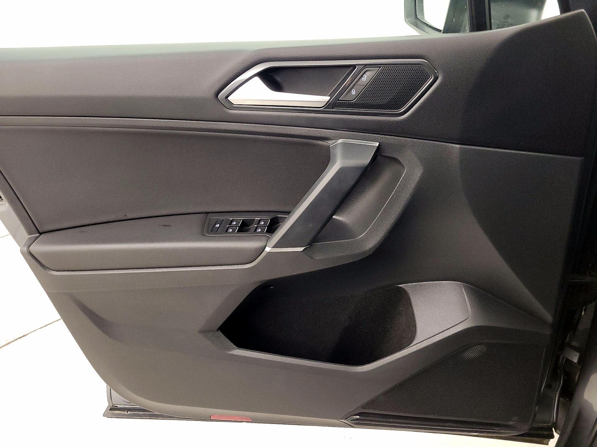 Thumbnail: 2018 Volkswagen Tiguan - 12