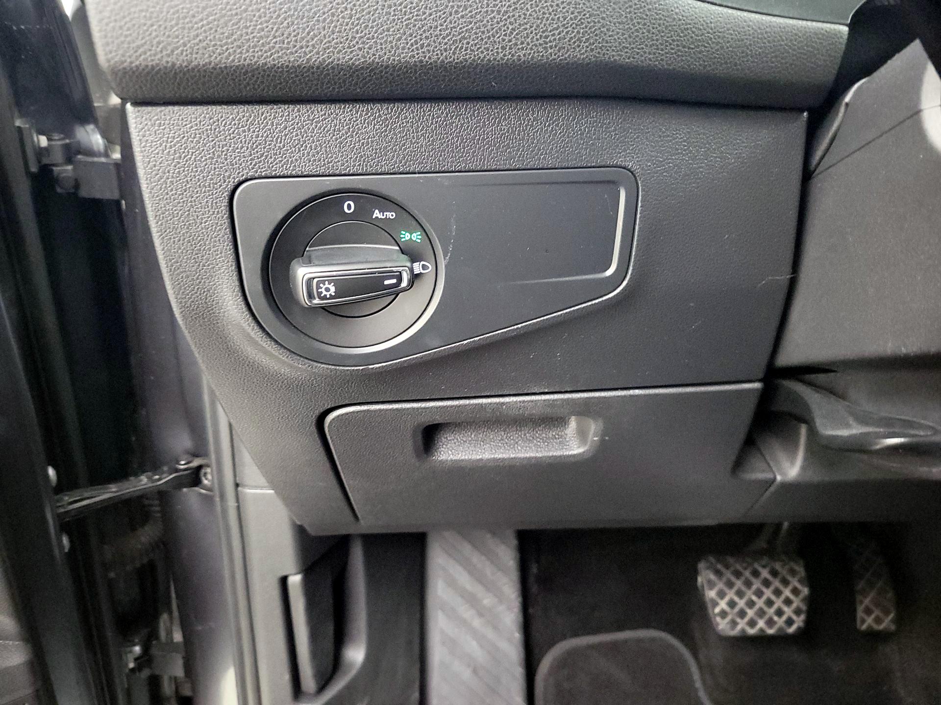 Thumbnail: 2018 Volkswagen Tiguan - 13