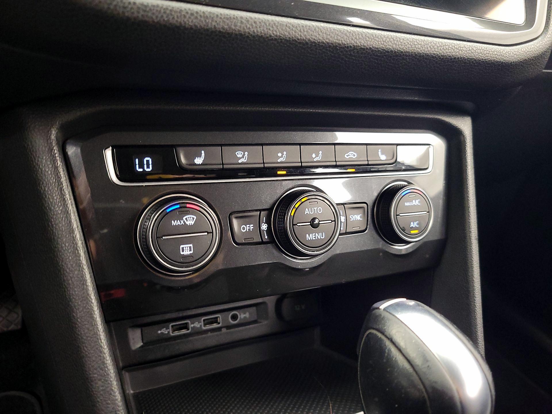 Thumbnail: 2018 Volkswagen Tiguan - 16