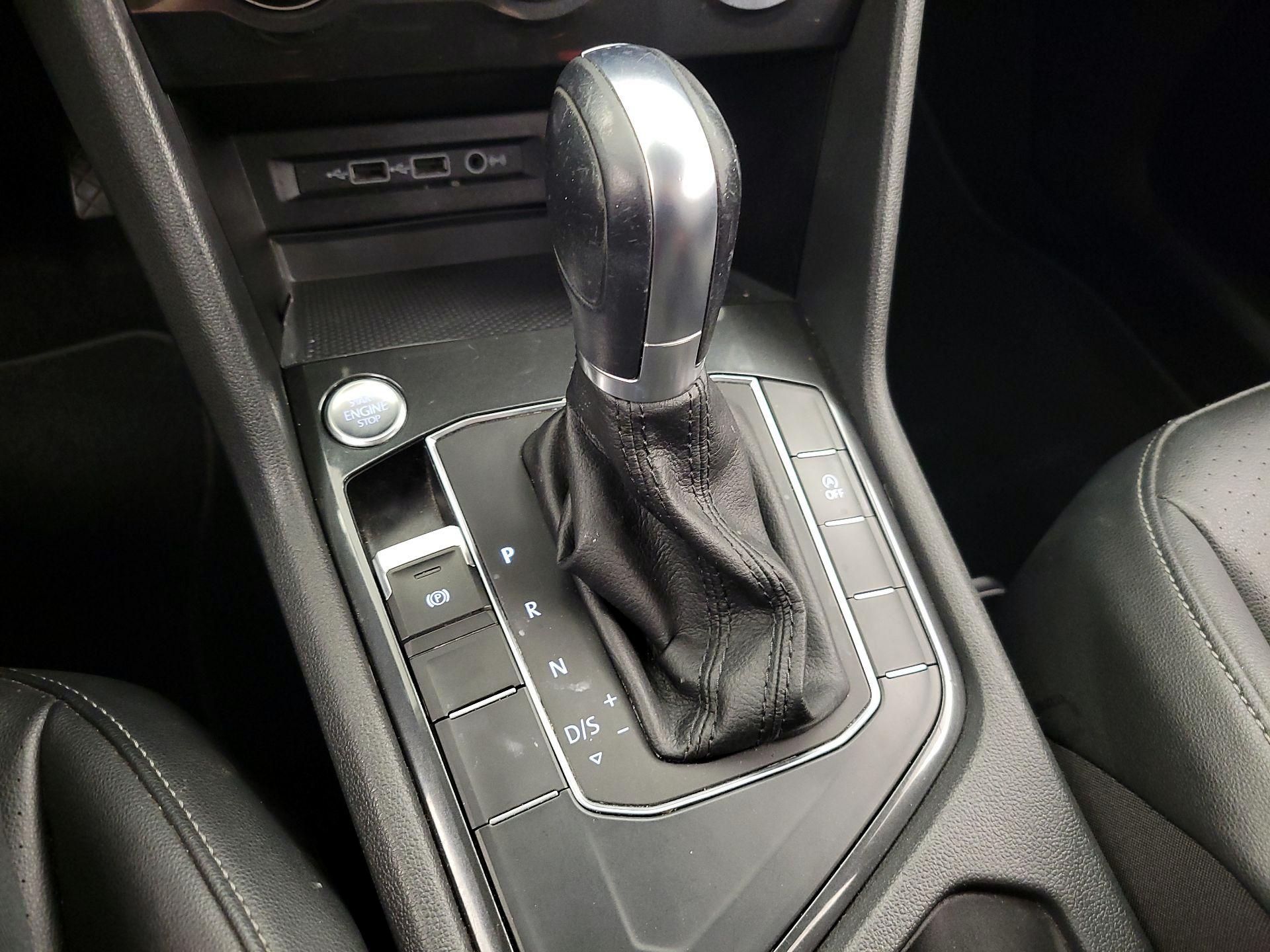 Thumbnail: 2018 Volkswagen Tiguan - 17