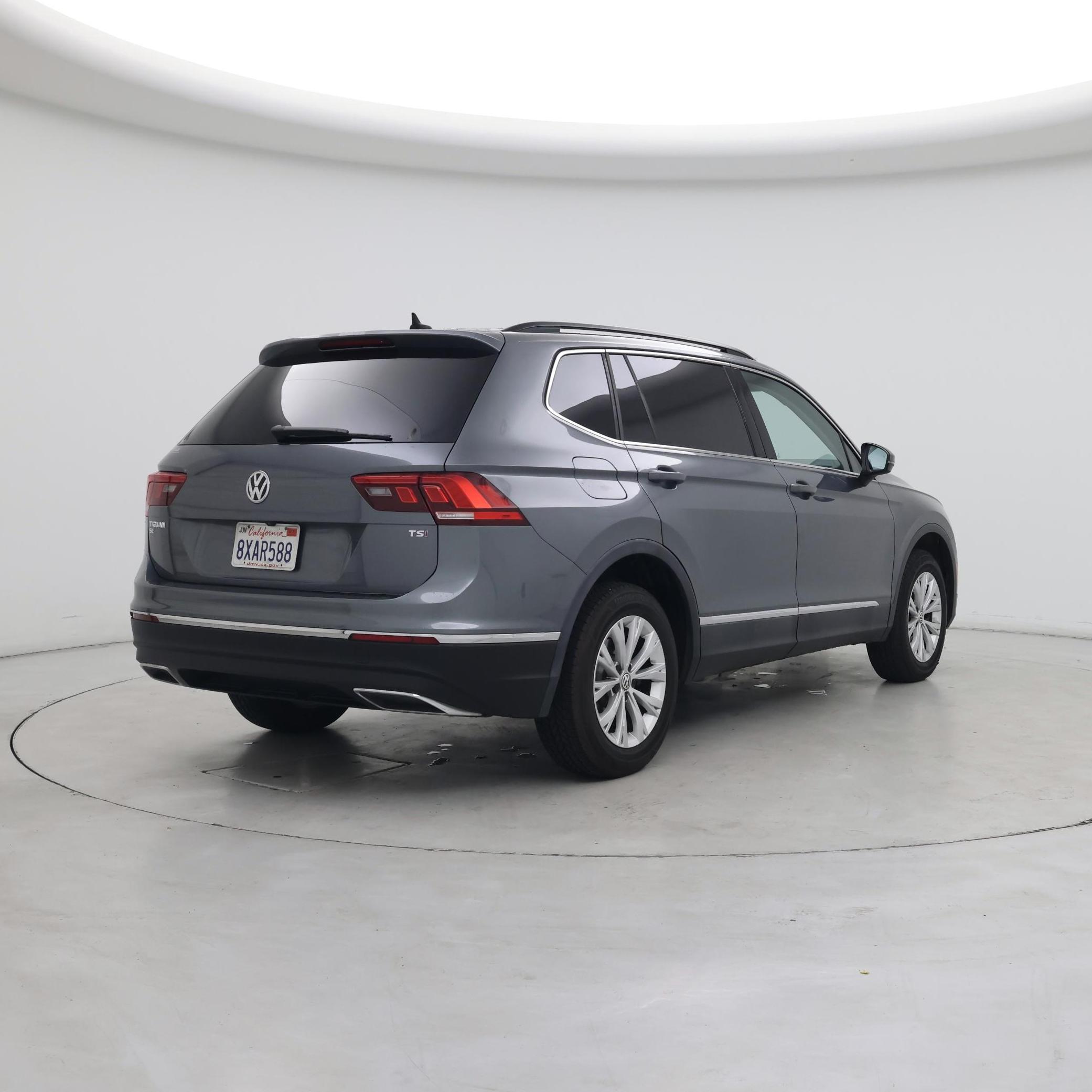 Thumbnail: 2018 Volkswagen Tiguan - 8