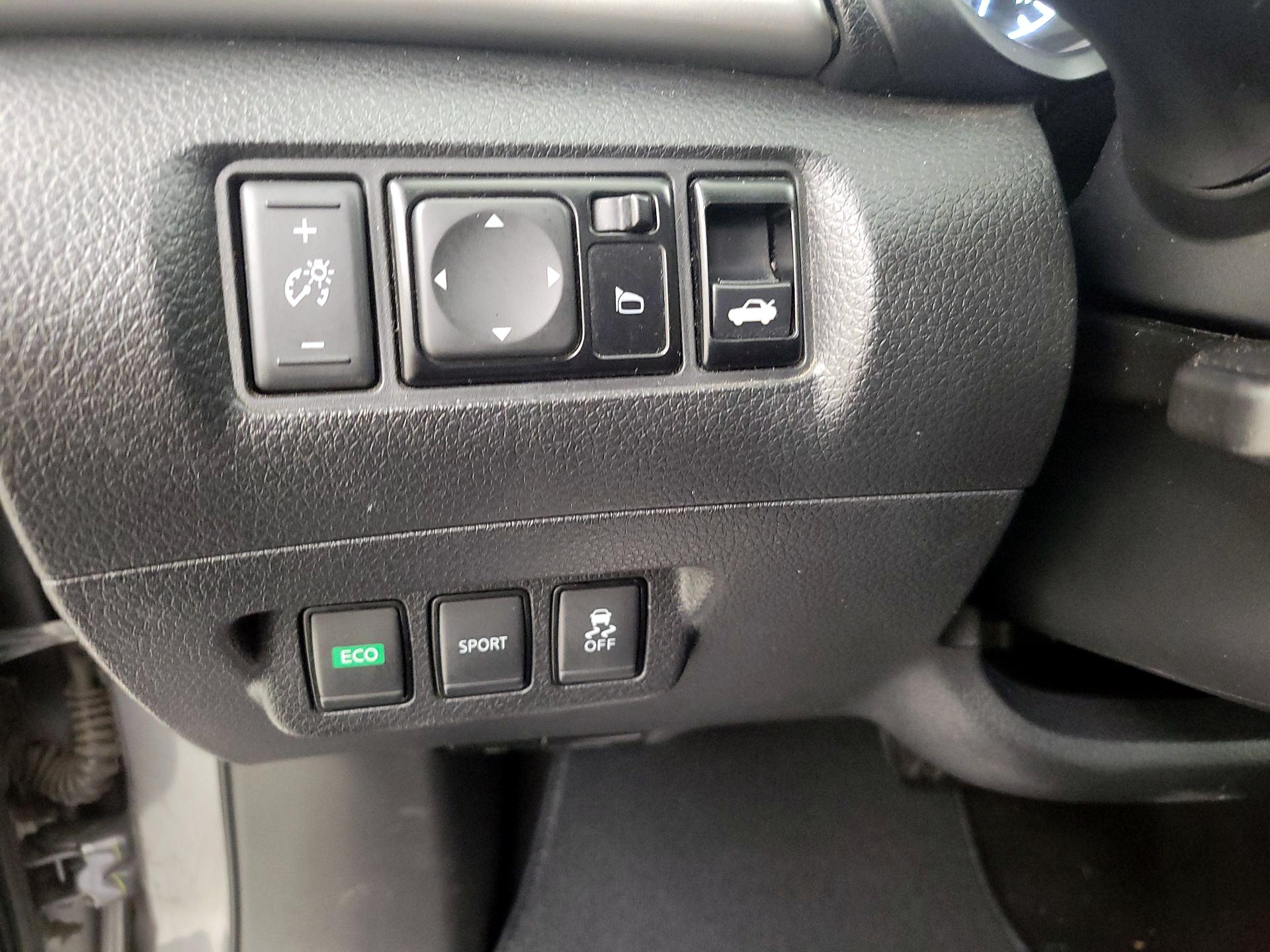 Thumbnail: 2018 Nissan Sentra - 13