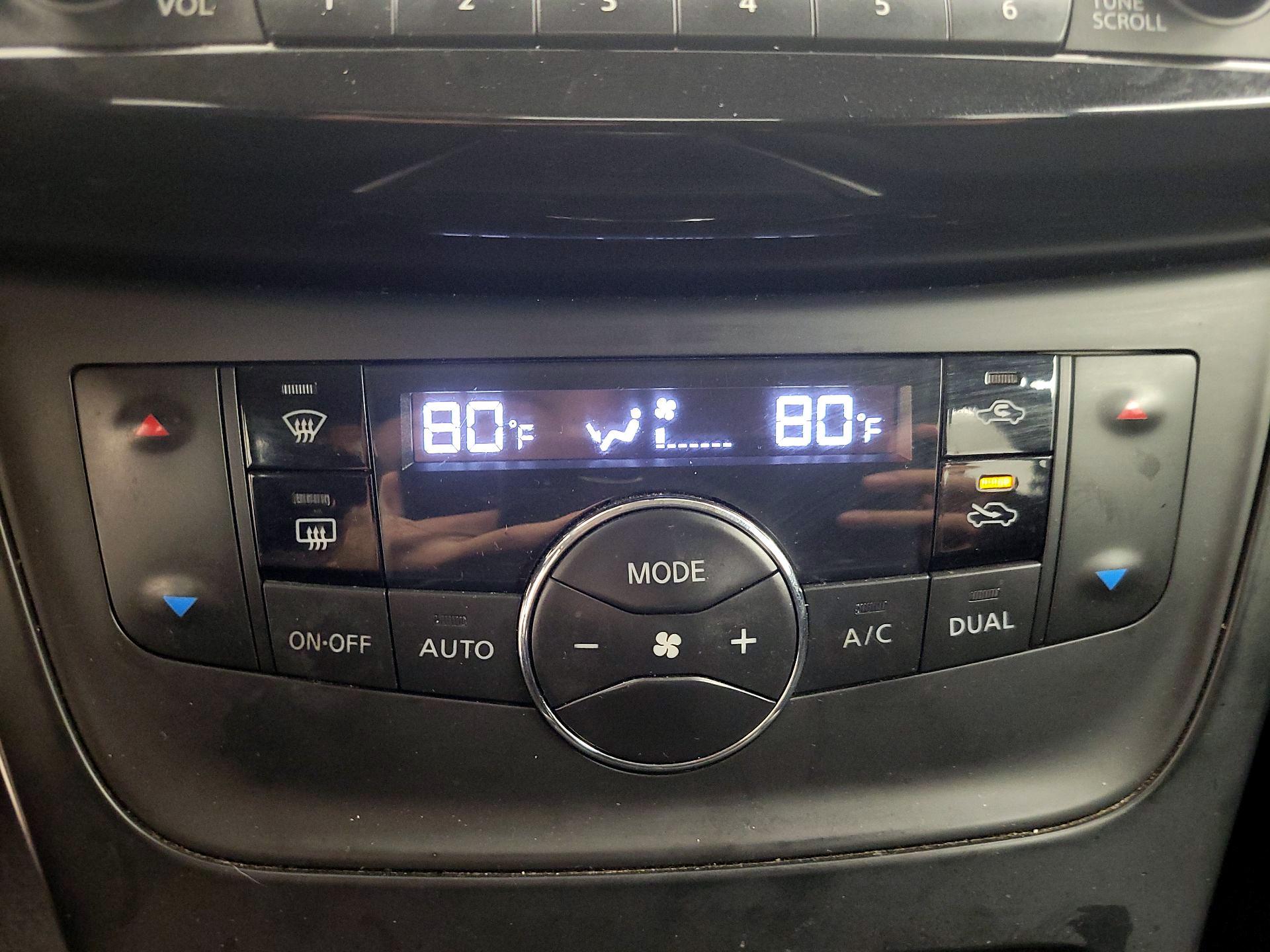 Thumbnail: 2018 Nissan Sentra - 16