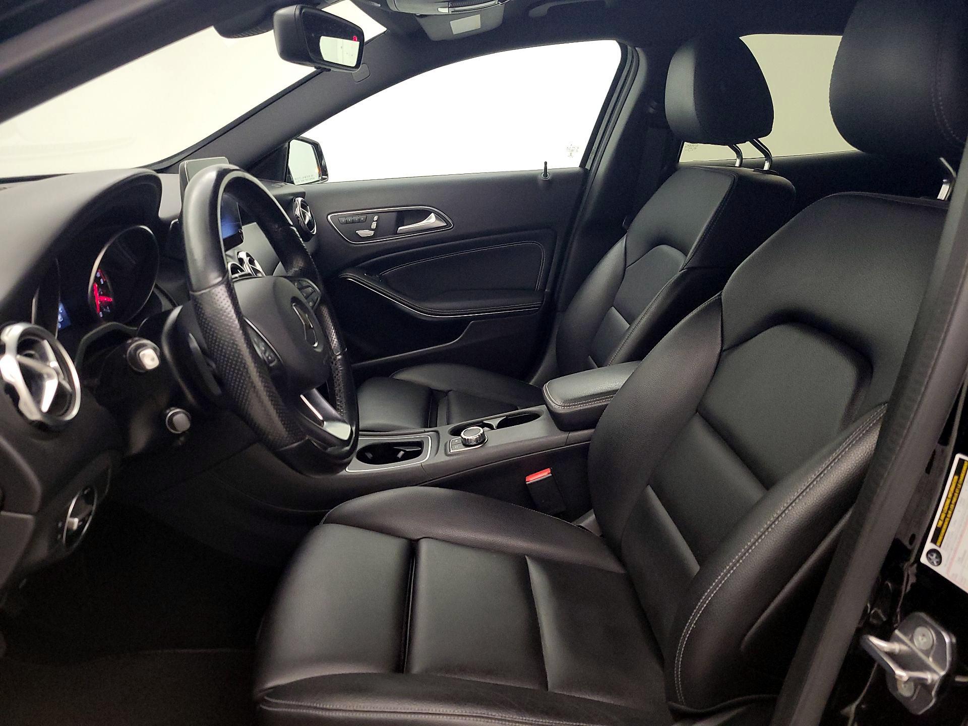 Thumbnail: 2019 Mercedes-Benz GLA - 11