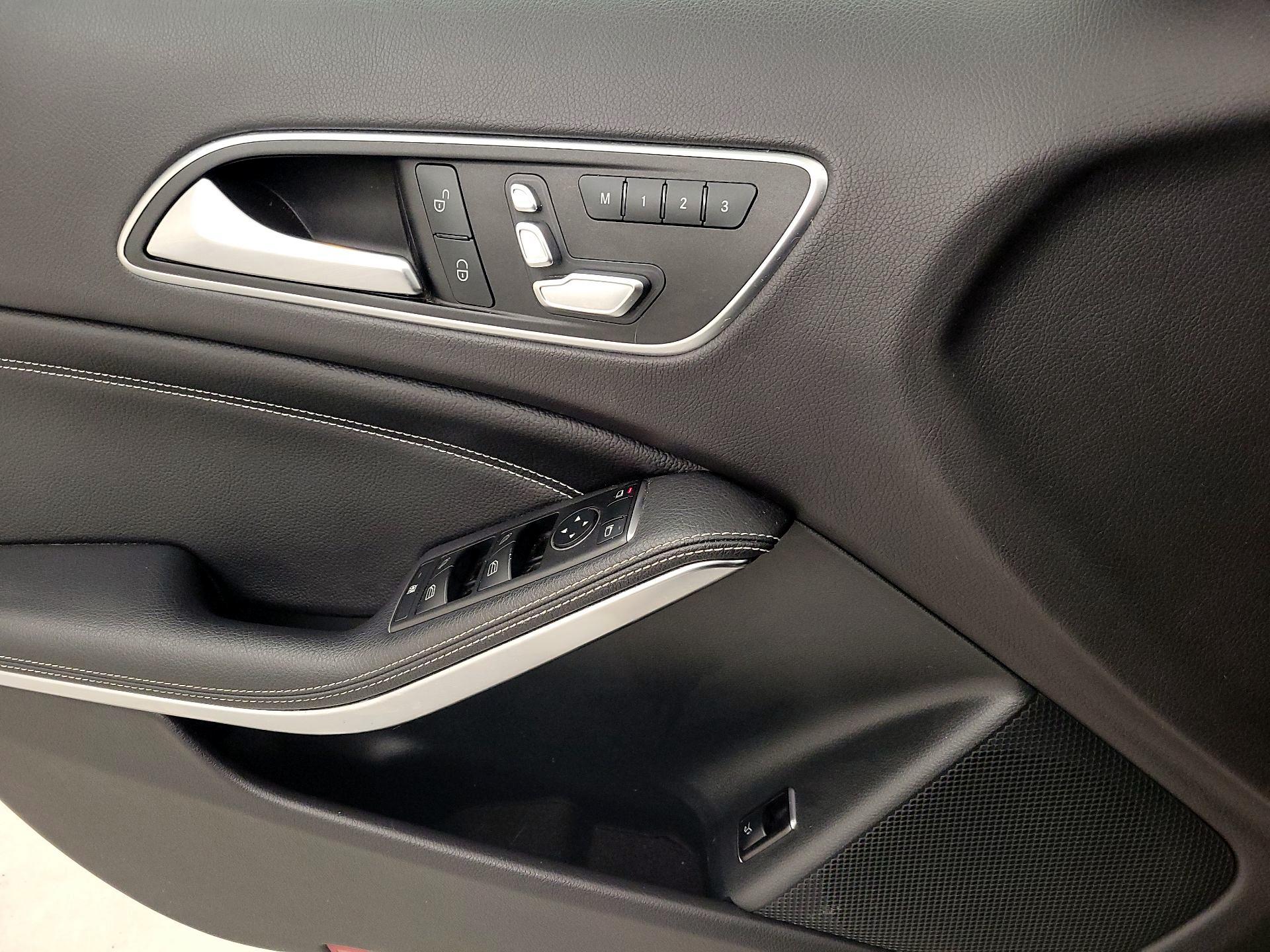 Thumbnail: 2019 Mercedes-Benz GLA - 12