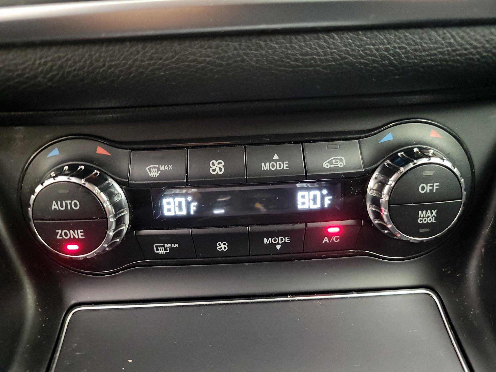 Thumbnail: 2019 Mercedes-Benz GLA - 16