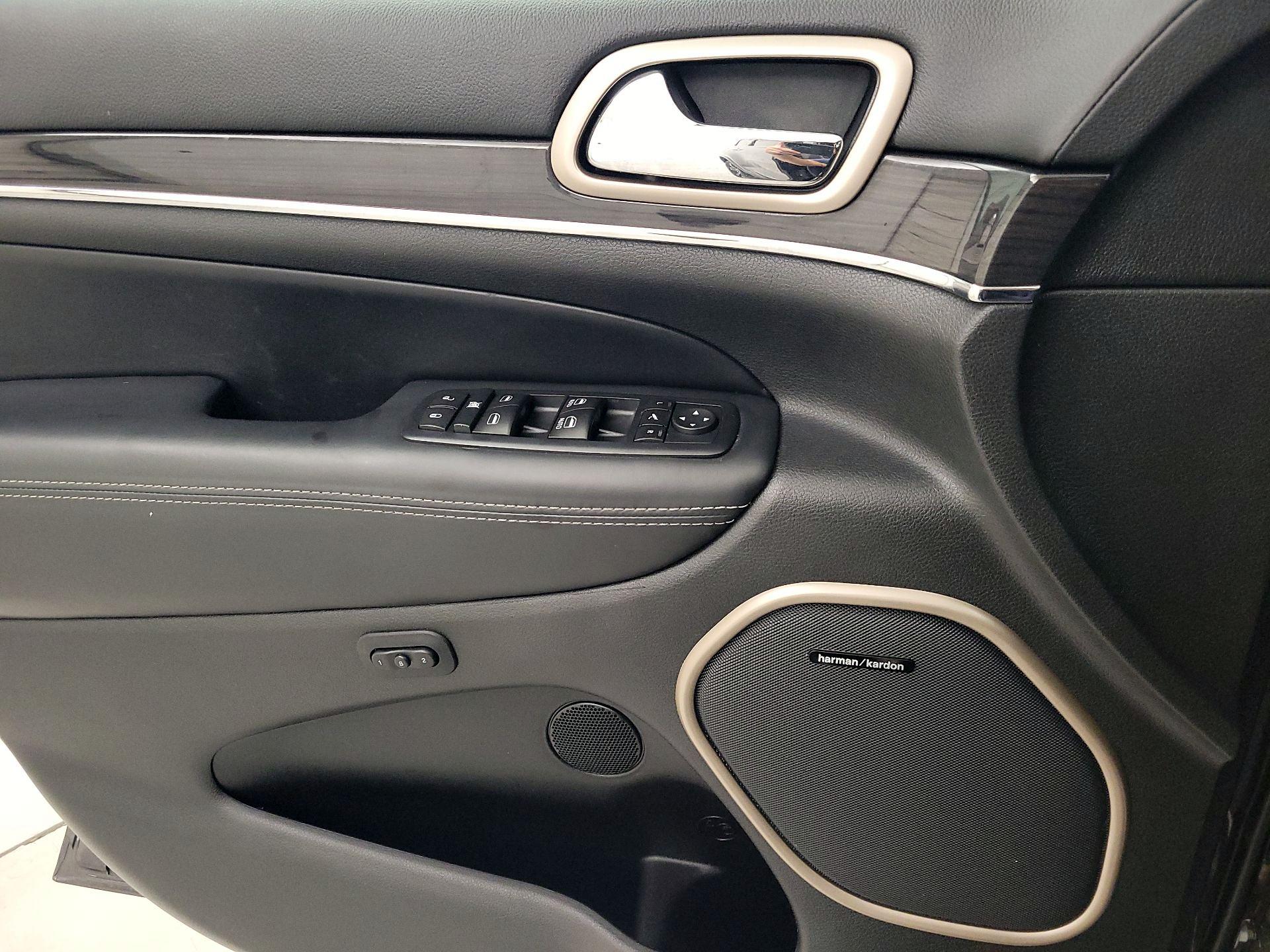 Thumbnail: 2015 Jeep Grand Cherokee - 12