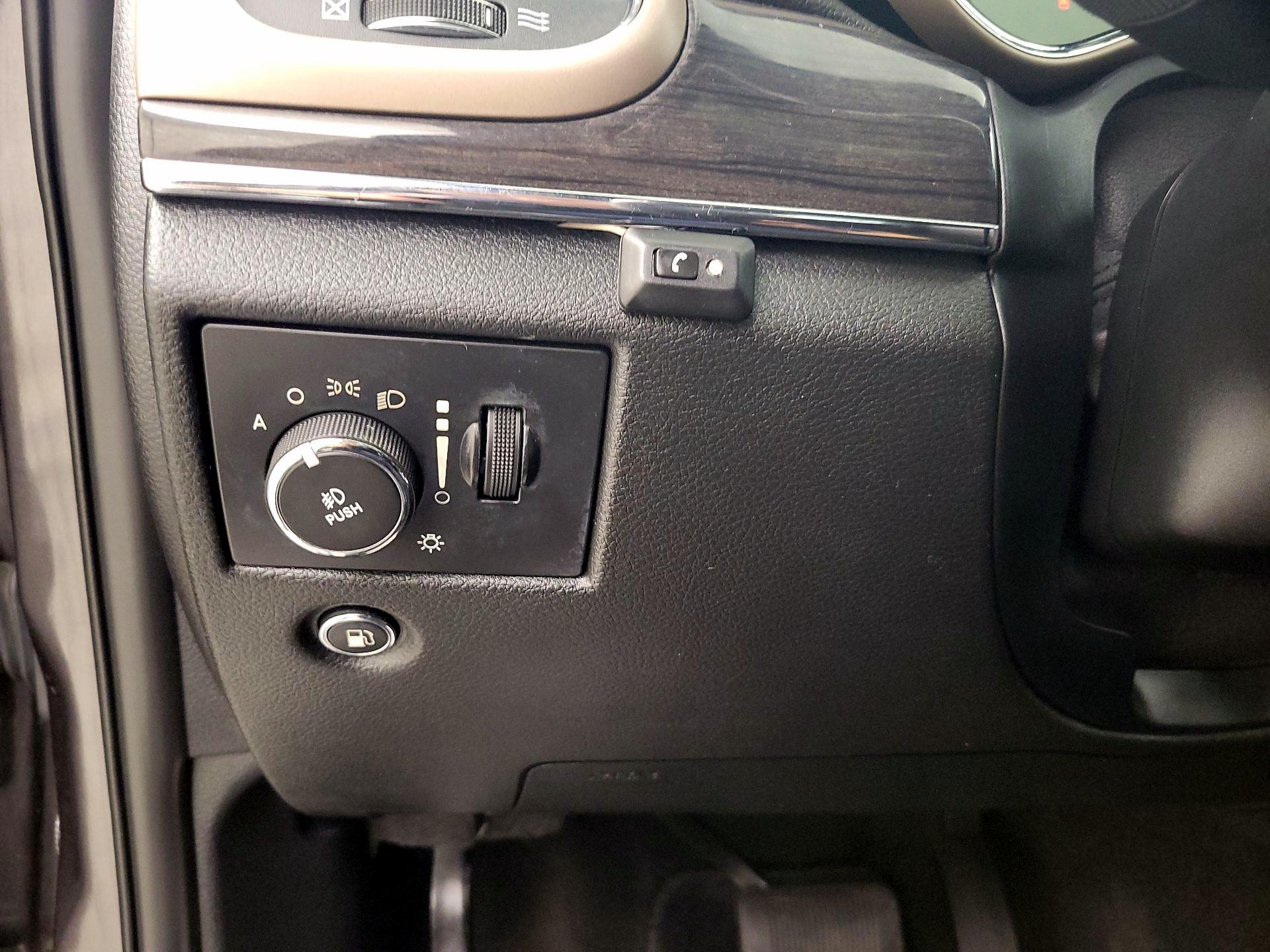 Thumbnail: 2015 Jeep Grand Cherokee - 13