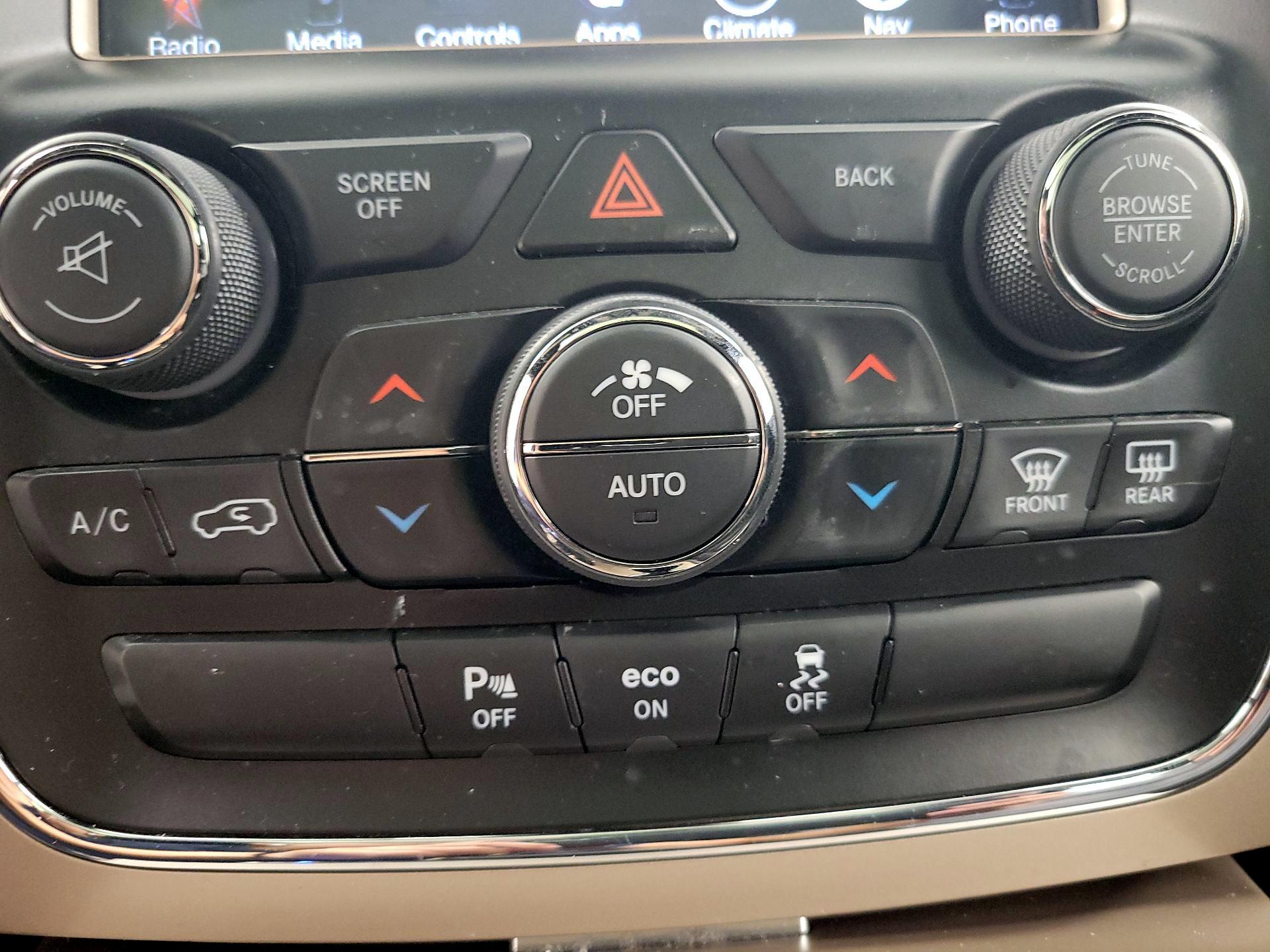 Thumbnail: 2015 Jeep Grand Cherokee - 17