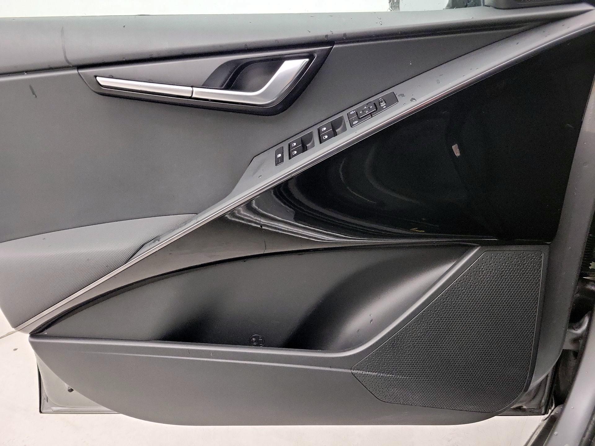 Thumbnail: 2023 Kia Niro - 12