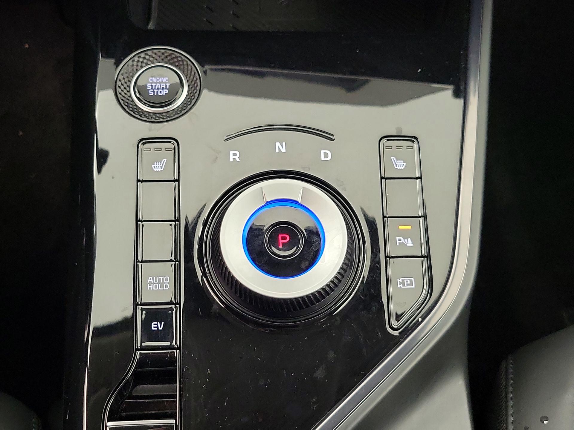 Thumbnail: 2023 Kia Niro - 18