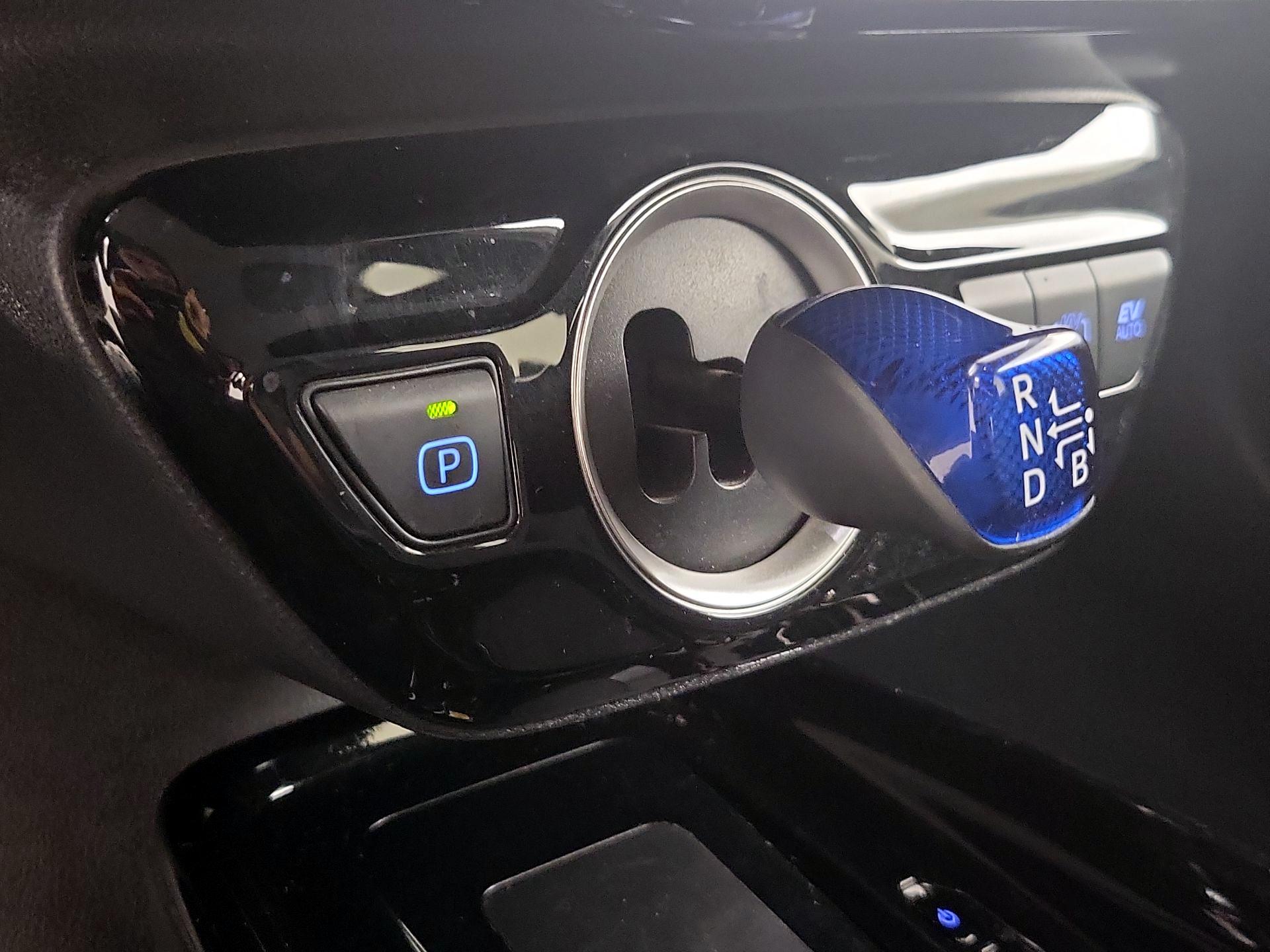 Thumbnail: 2021 Toyota Prius Prime - 18