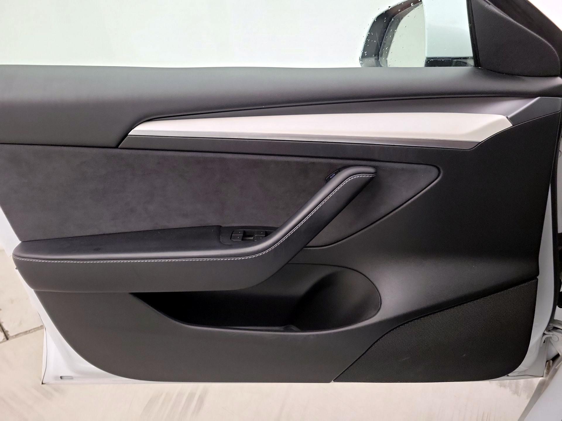 Thumbnail: 2022 Tesla Model 3 - 12