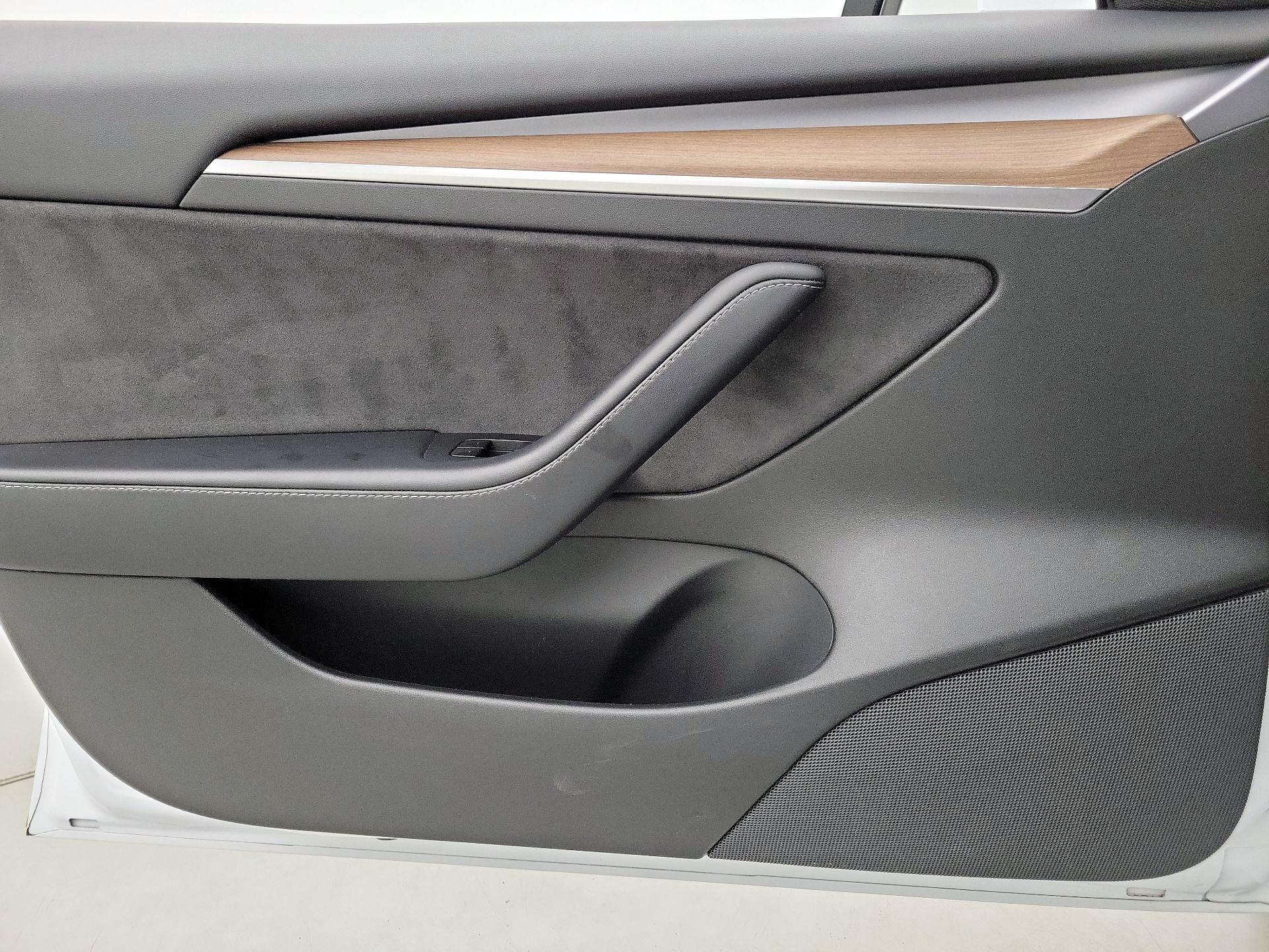 Thumbnail: 2021 Tesla Model 3 - 12