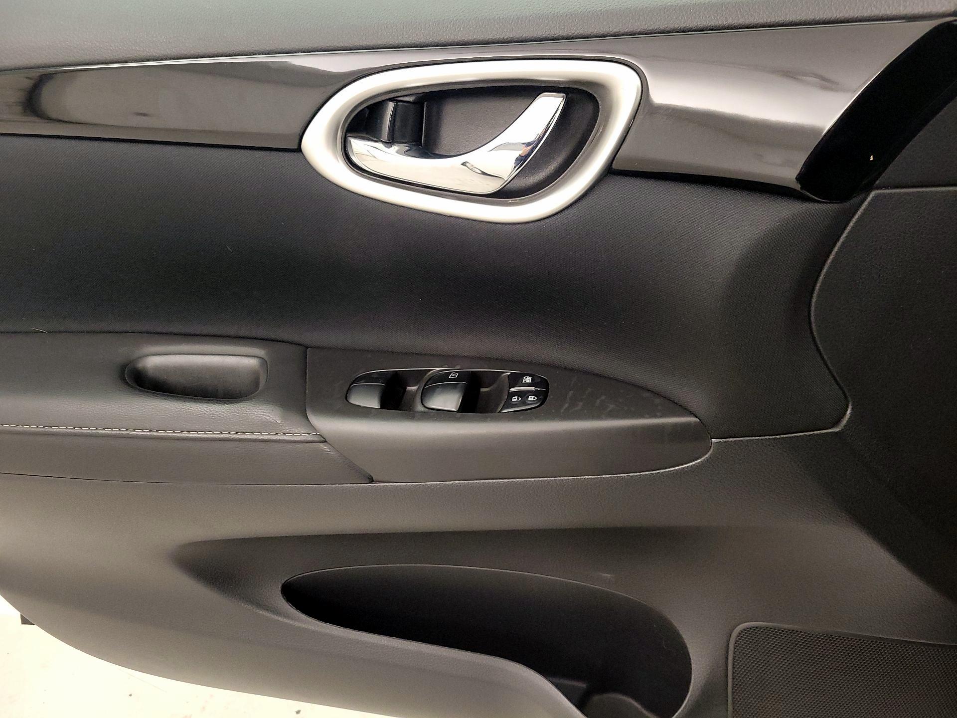 Thumbnail: 2019 Nissan Sentra - 12