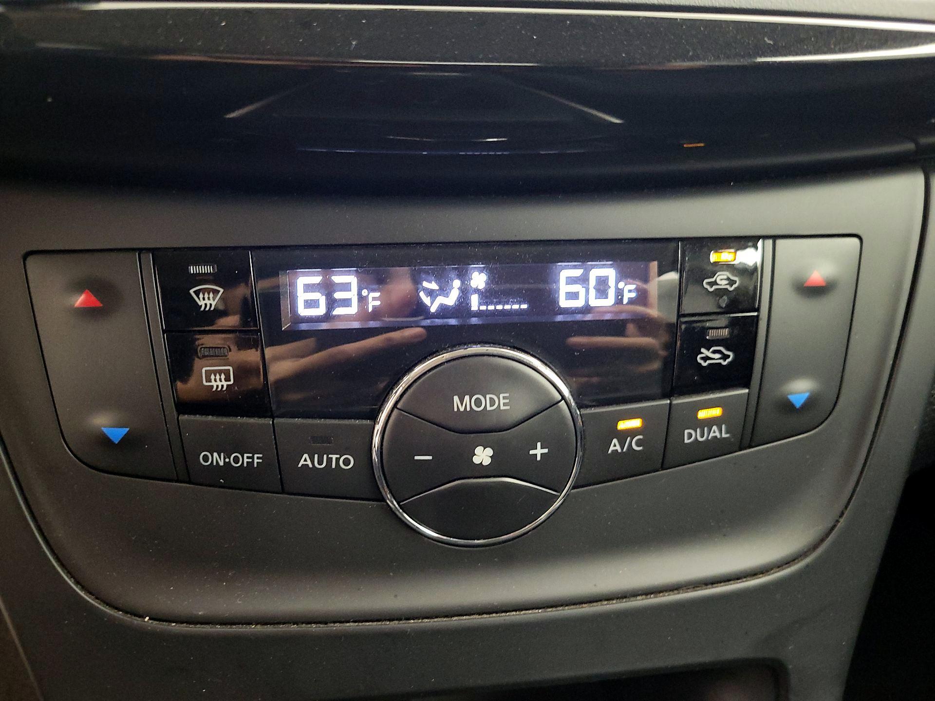 Thumbnail: 2019 Nissan Sentra - 16