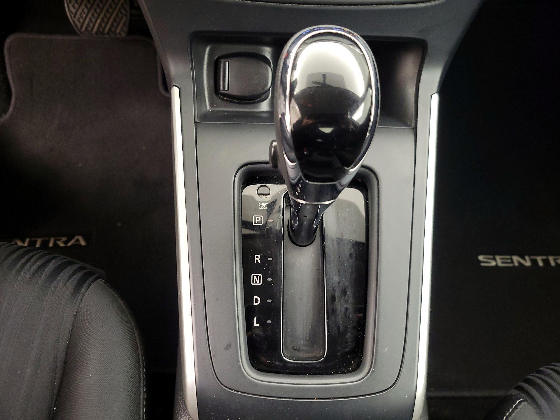 Thumbnail: 2019 Nissan Sentra - 17