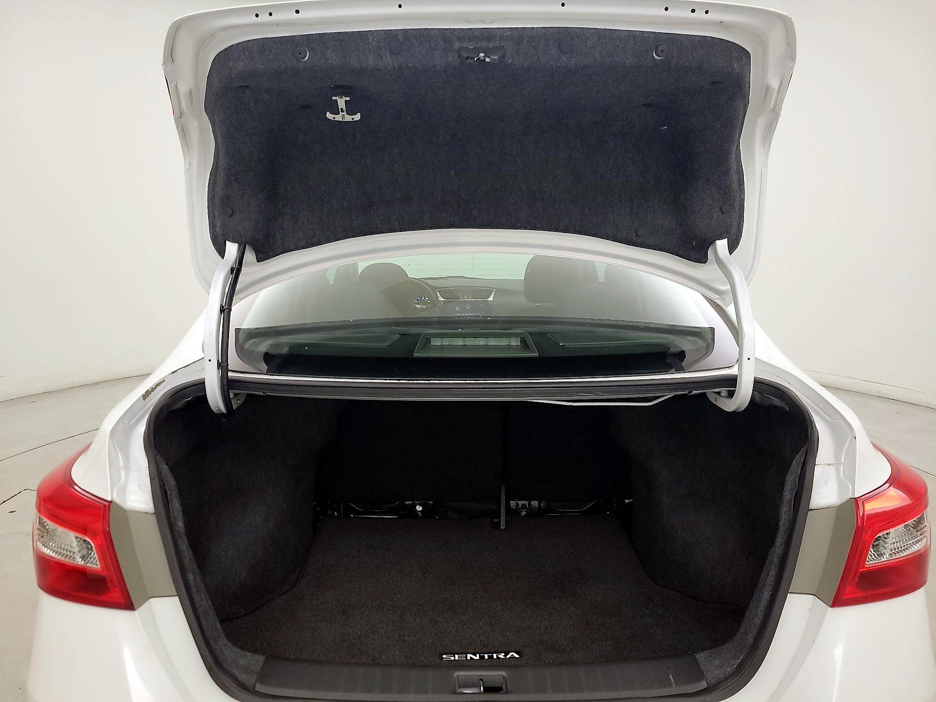 Thumbnail: 2019 Nissan Sentra - 19