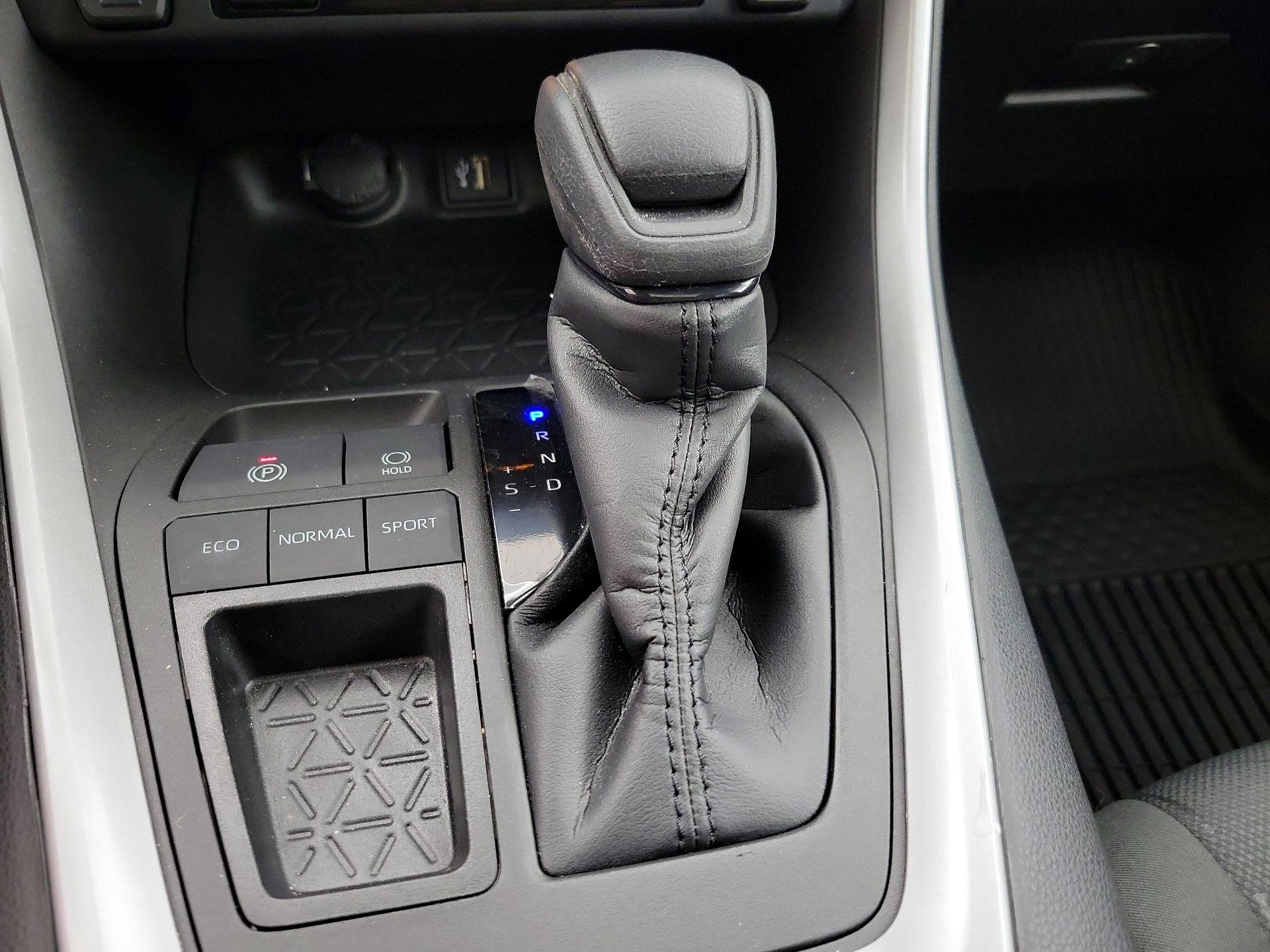 Thumbnail: 2023 Toyota RAV4 - 17