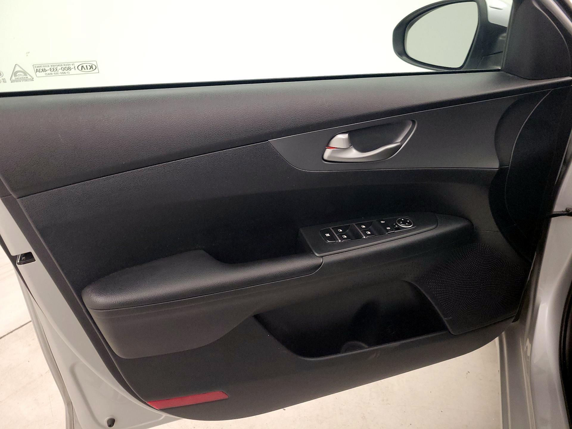 Thumbnail: 2019 Kia Forte - 12