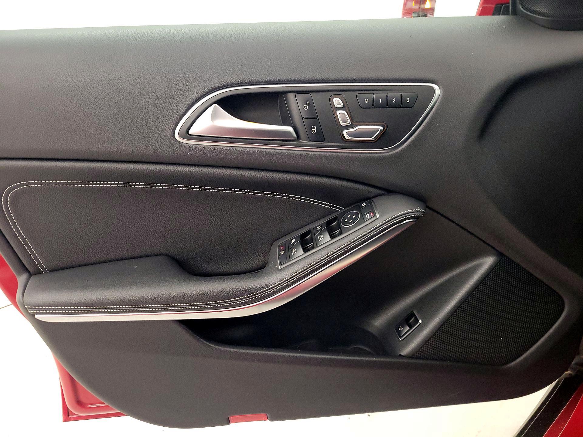 Thumbnail: 2018 Mercedes-Benz GLA - 12