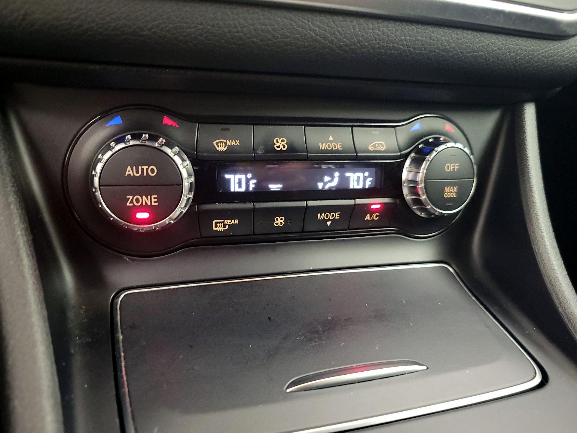 Thumbnail: 2018 Mercedes-Benz GLA - 16