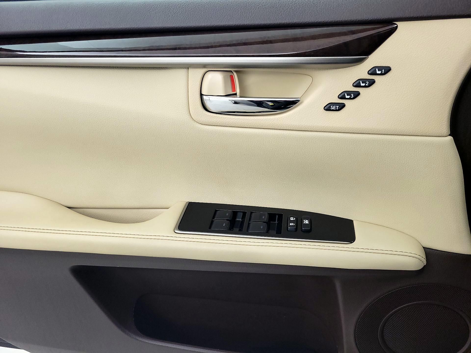 Thumbnail: 2017 Lexus ES - 12