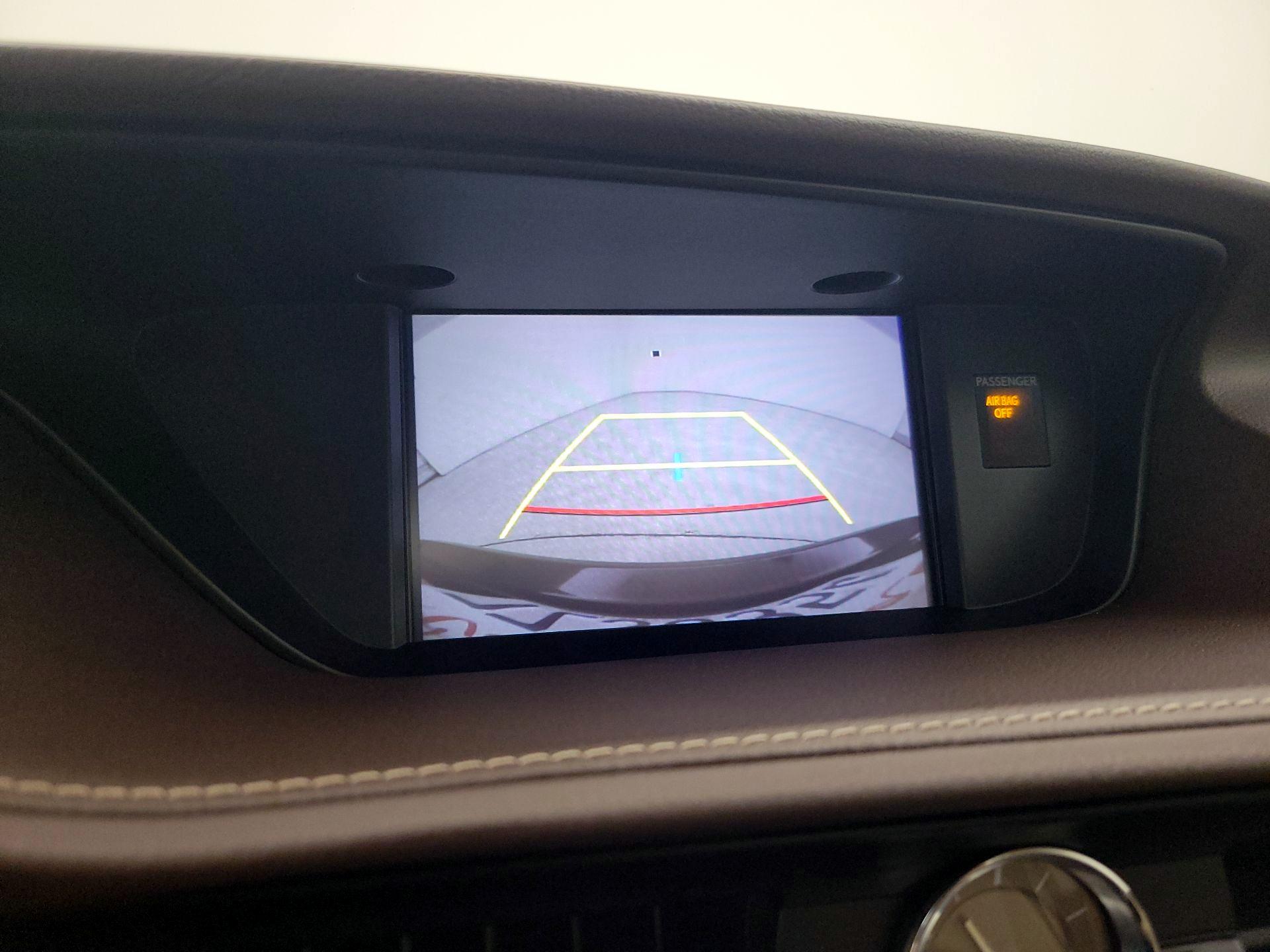 Thumbnail: 2017 Lexus ES - 15