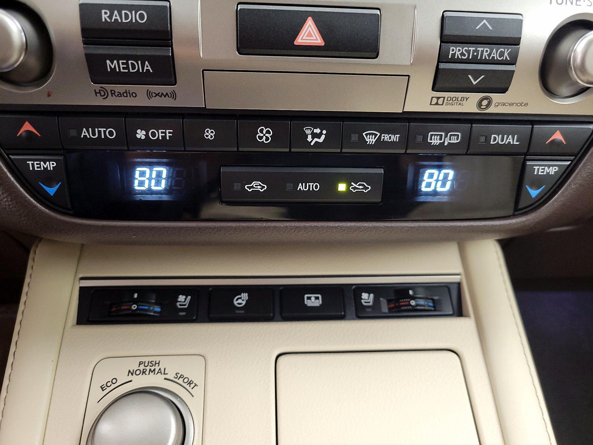 Thumbnail: 2017 Lexus ES - 17