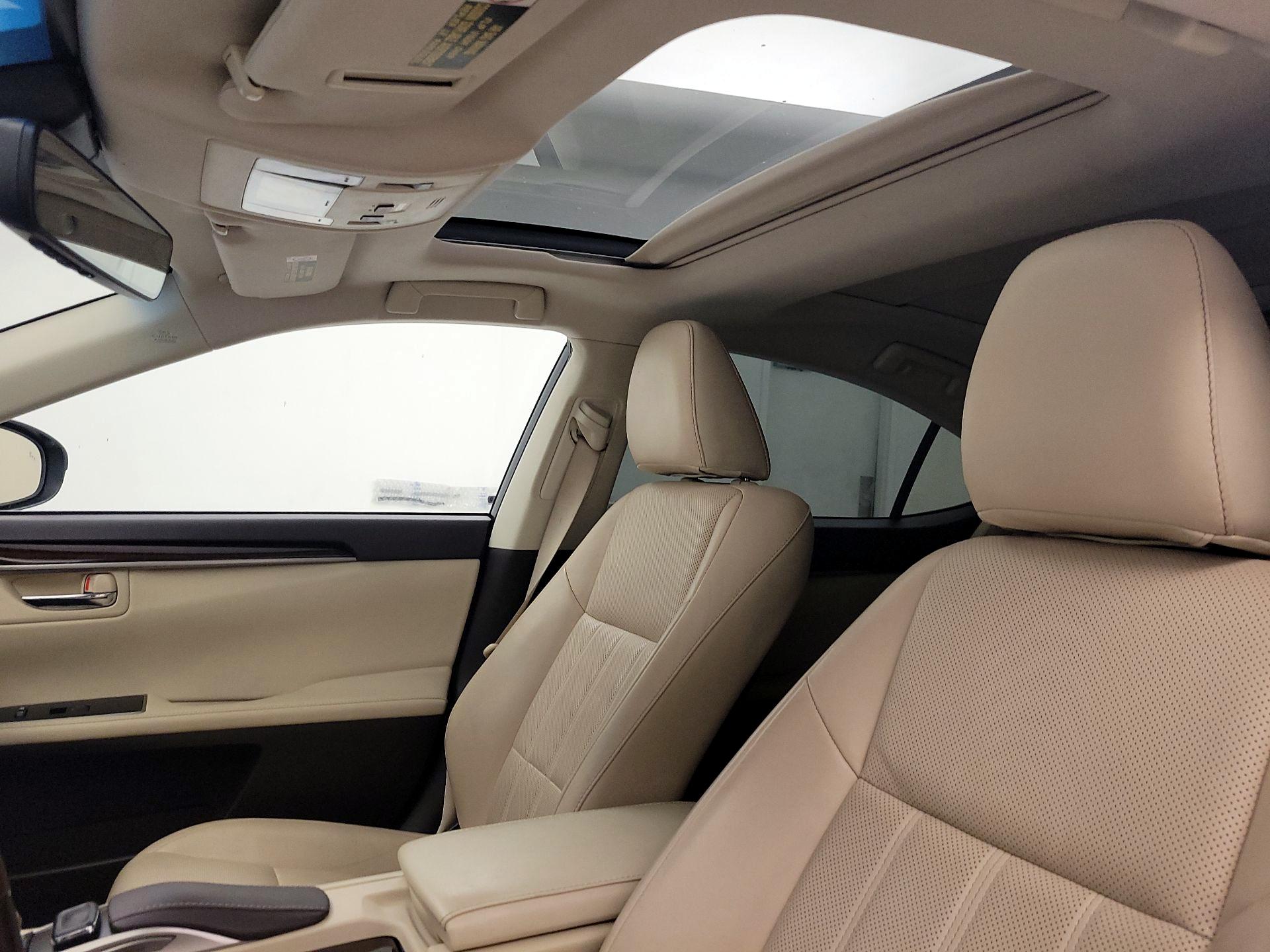 Thumbnail: 2017 Lexus ES - 19