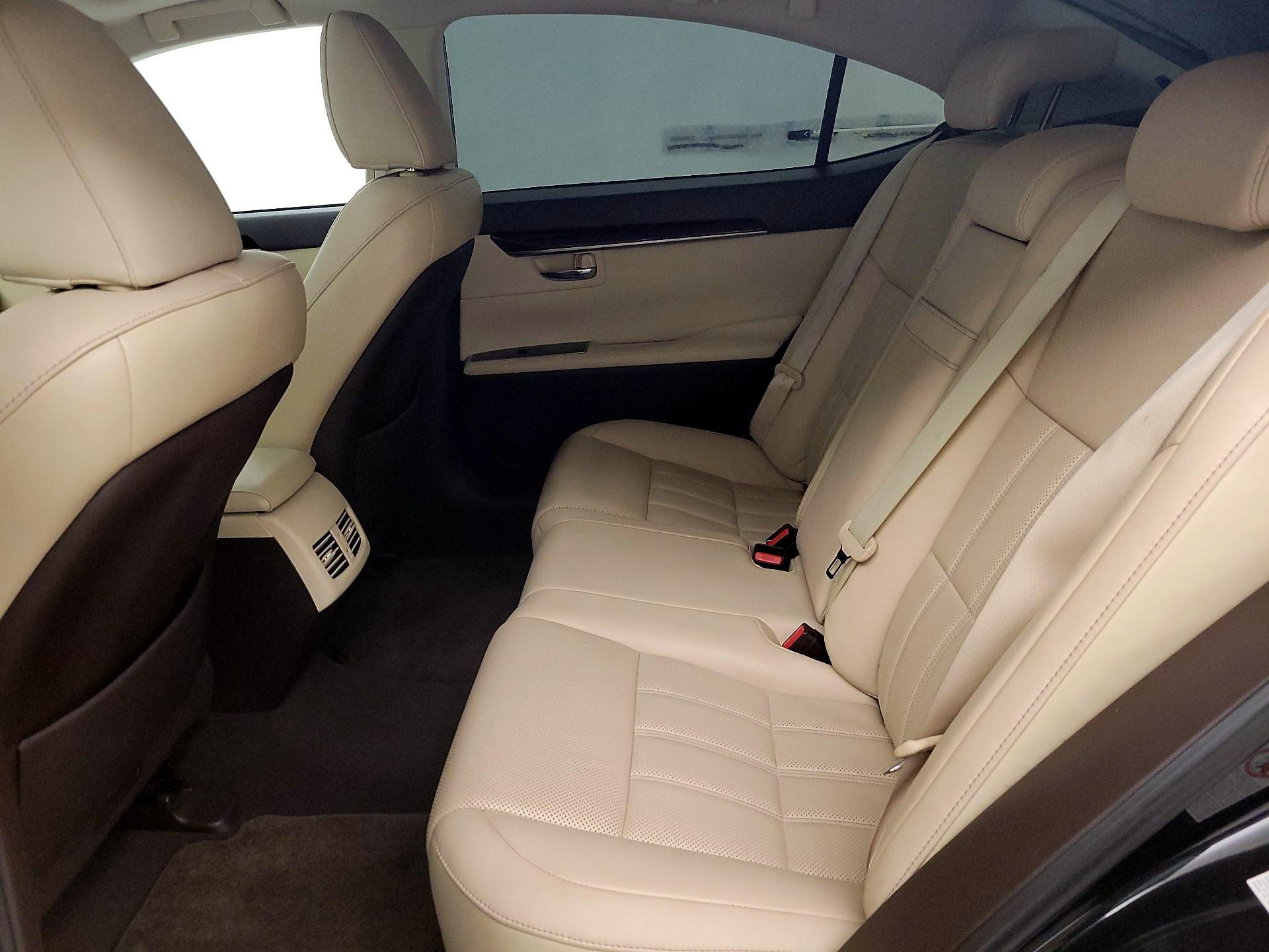 Thumbnail: 2017 Lexus ES - 20