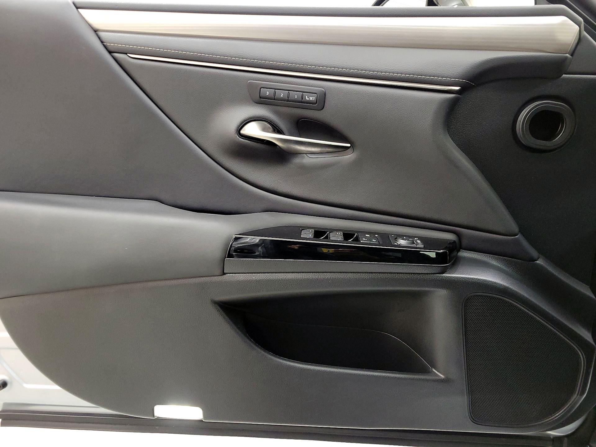 Thumbnail: 2023 Lexus ES - 12