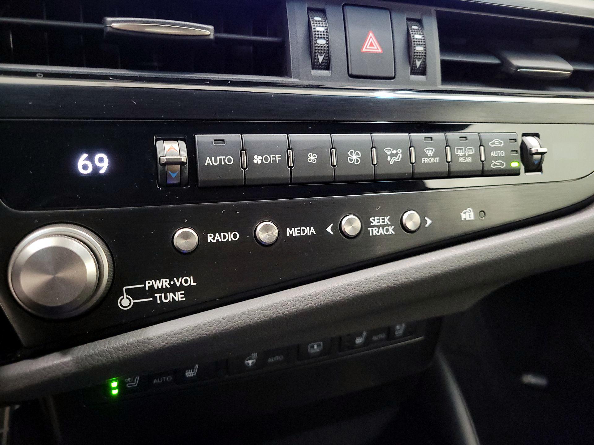 Thumbnail: 2023 Lexus ES - 16